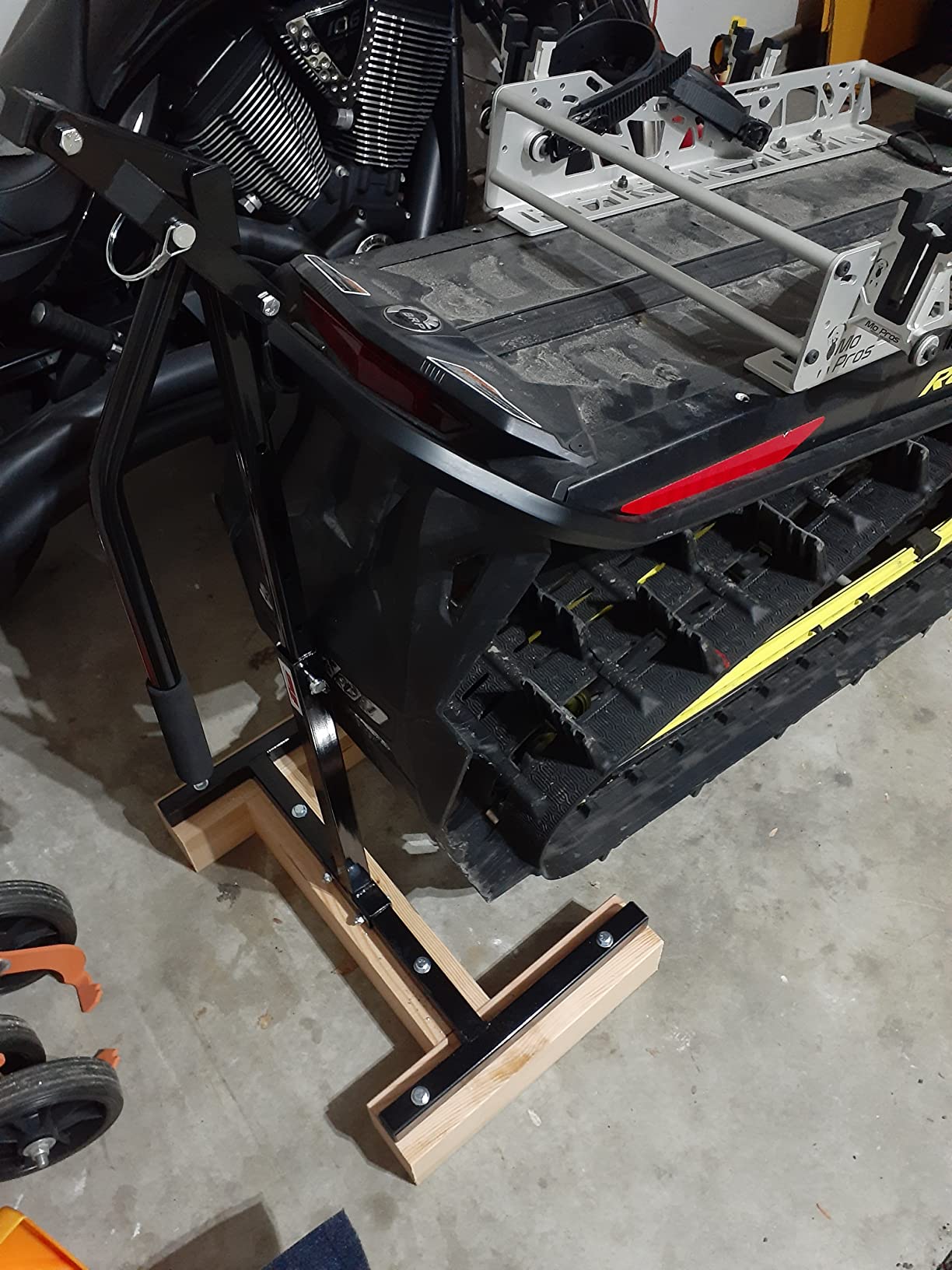 Extreme Max 5001.5013 Lever Lift Stand customer photo 2
