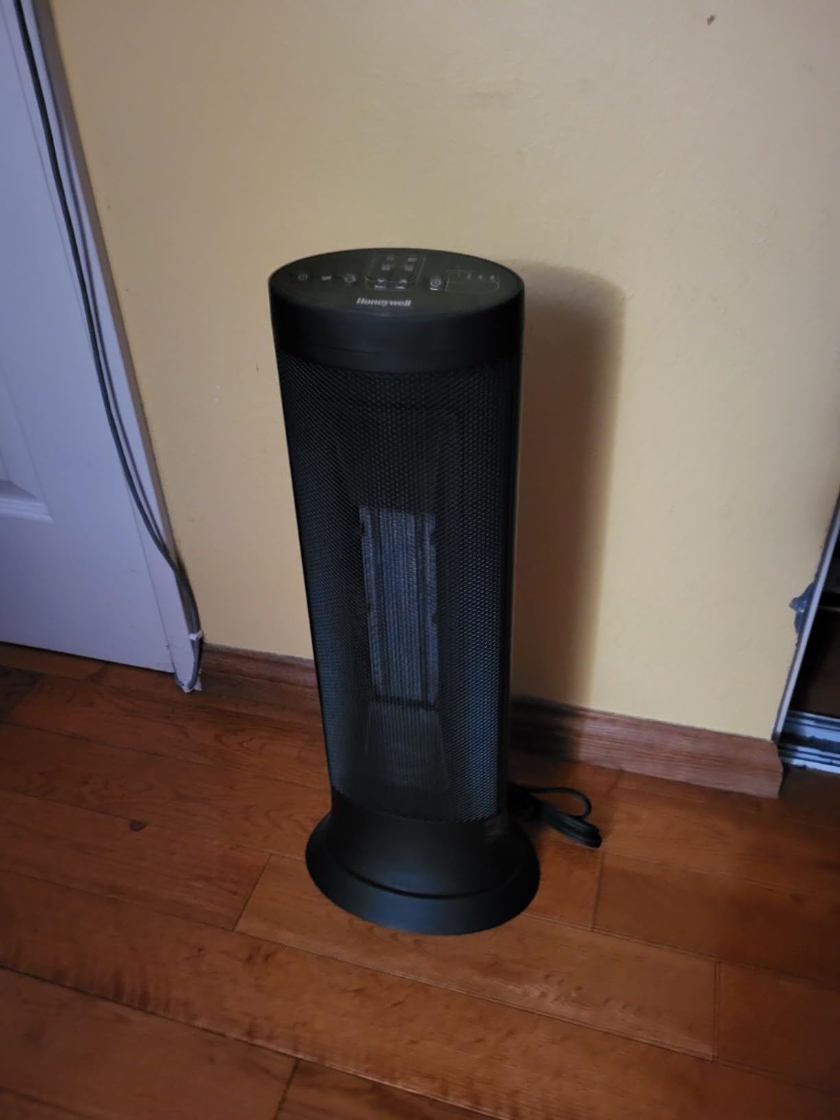 Honeywell Digital Ceramic Tower Heater, 1500 Watt, Black - Oscillating Ceramic Heater - Space Heater with Two Heat Settings, Medium Room customer photo 1