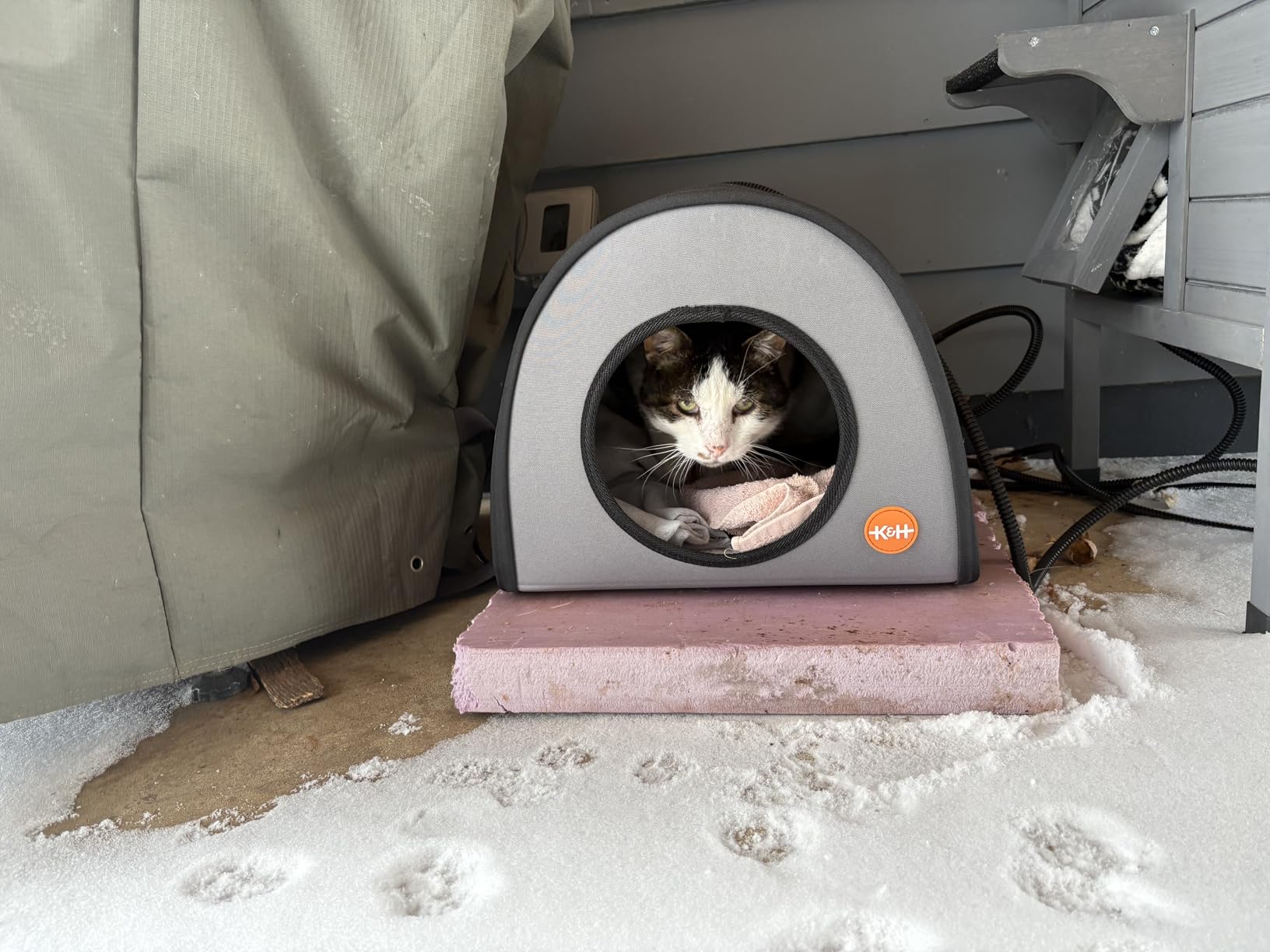 K&H Pet Products Heated Outdoor Cat House for Outside - Thermo Mod Kitty Shelter, Insulated, Waterproof, Heated Floor, Washable Cover, Safety Listed - Small 21 X 14 X 13in Tan 25W customer photo 1