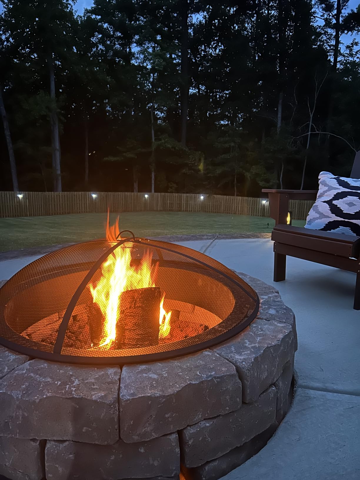 Sunnydaze Heavy-Duty Steel Mesh Fire Pit Screen - Fire Pit Spark Screen with Handle - 22-Inch Diameter customer photo 2