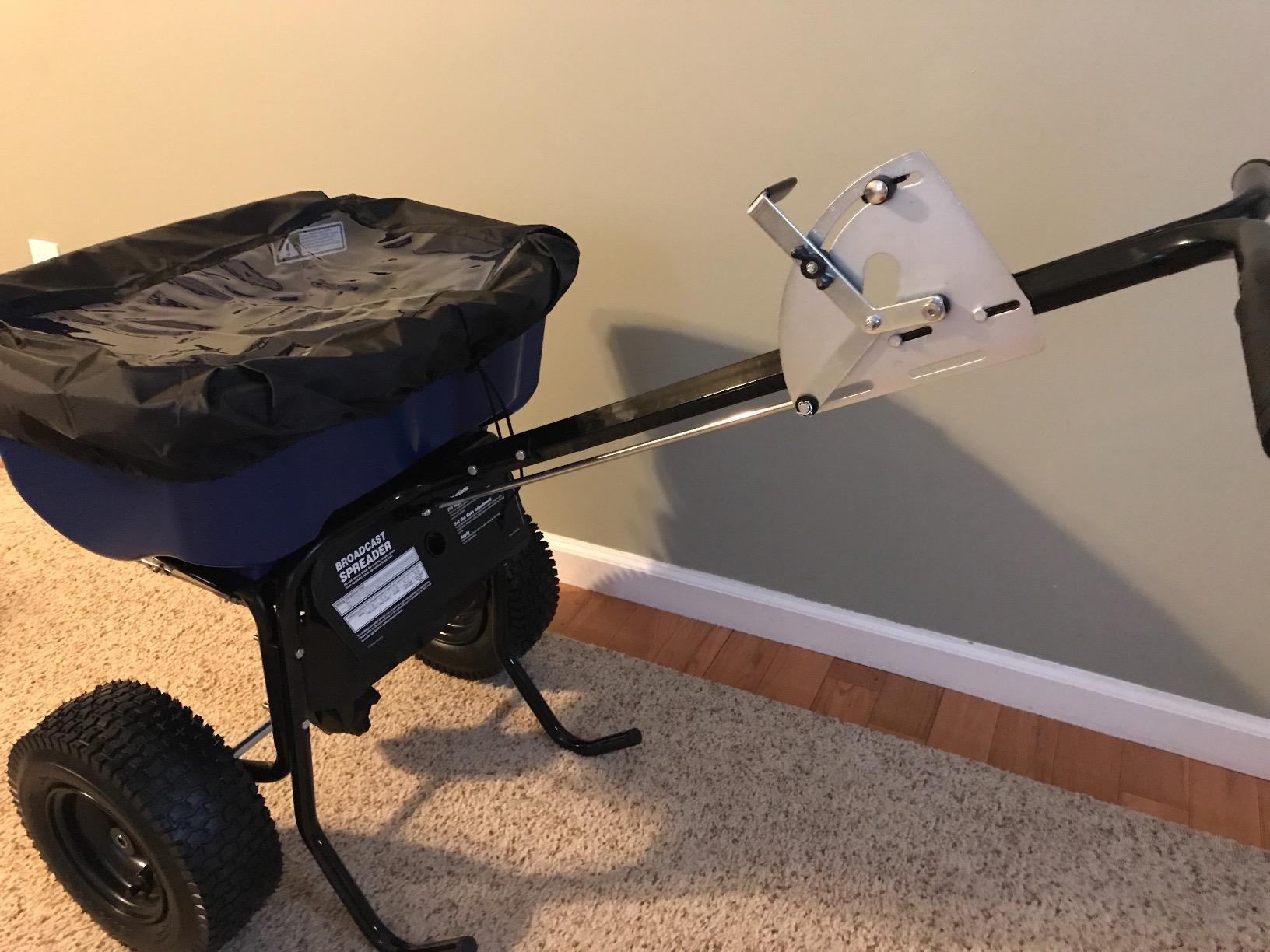 Chapin USA 82088 80-Pound Made in USA Commercial Sure Spread Salt and Ice Melt Walk Behind Spreader with 360-degree Baffles, Enclosed Gear System and Includes Cover and Salt Grate, Blue customer photo 1