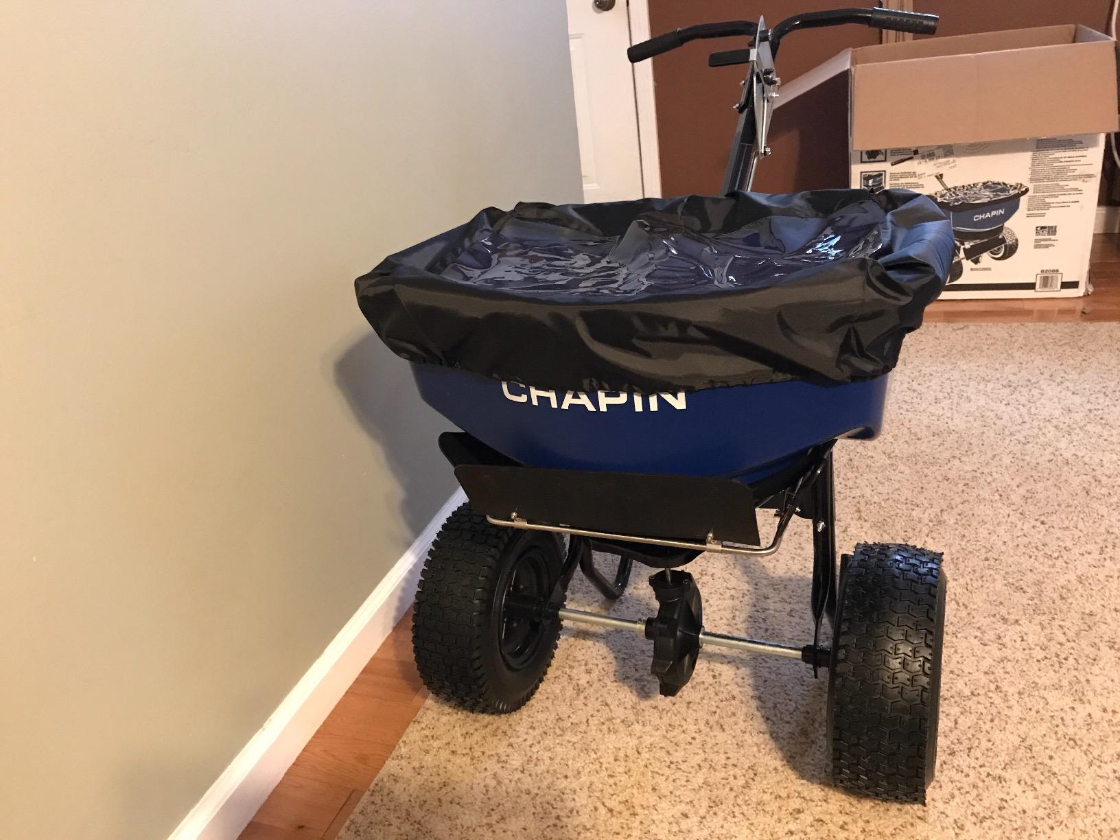 Chapin USA 82088 80-Pound Made in USA Commercial Sure Spread Salt and Ice Melt Walk Behind Spreader with 360-degree Baffles, Enclosed Gear System and Includes Cover and Salt Grate, Blue customer photo 2