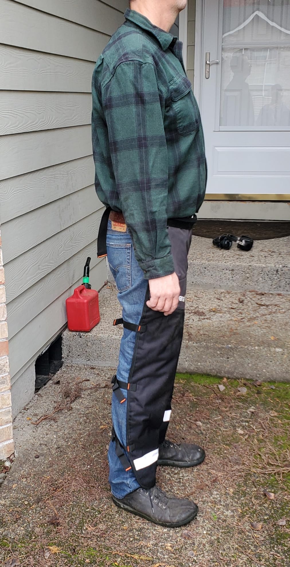 Husqvarna 587160703 40 in. to 42 in. Functional Apron Chainsaw Chaps - Black customer photo 1