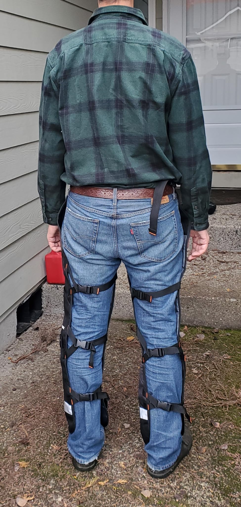 Husqvarna 587160703 40 in. to 42 in. Functional Apron Chainsaw Chaps - Black customer photo 2