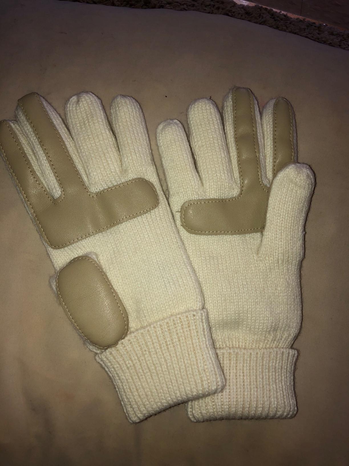 isotoner Women's Touchscreen Cable Knit Sherpasoft Gloves customer photo 1