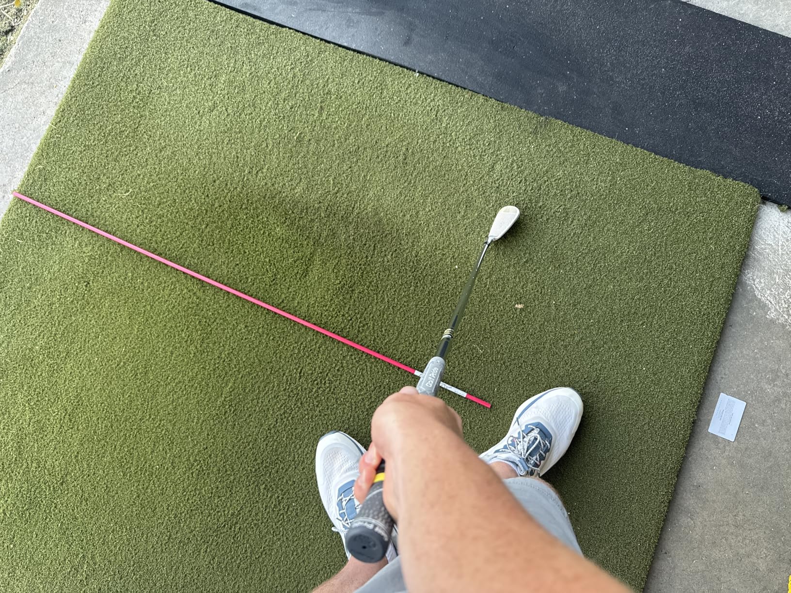 SKLZ Golf Grip Trainer, Club Attachment for Correct Hand Positioning and Muscle Memory, Fits Standard Grips from Driver to Wedge, Right-Handed, Compact Training Aid for Practice and Pre-Round Warm-Up customer photo 1