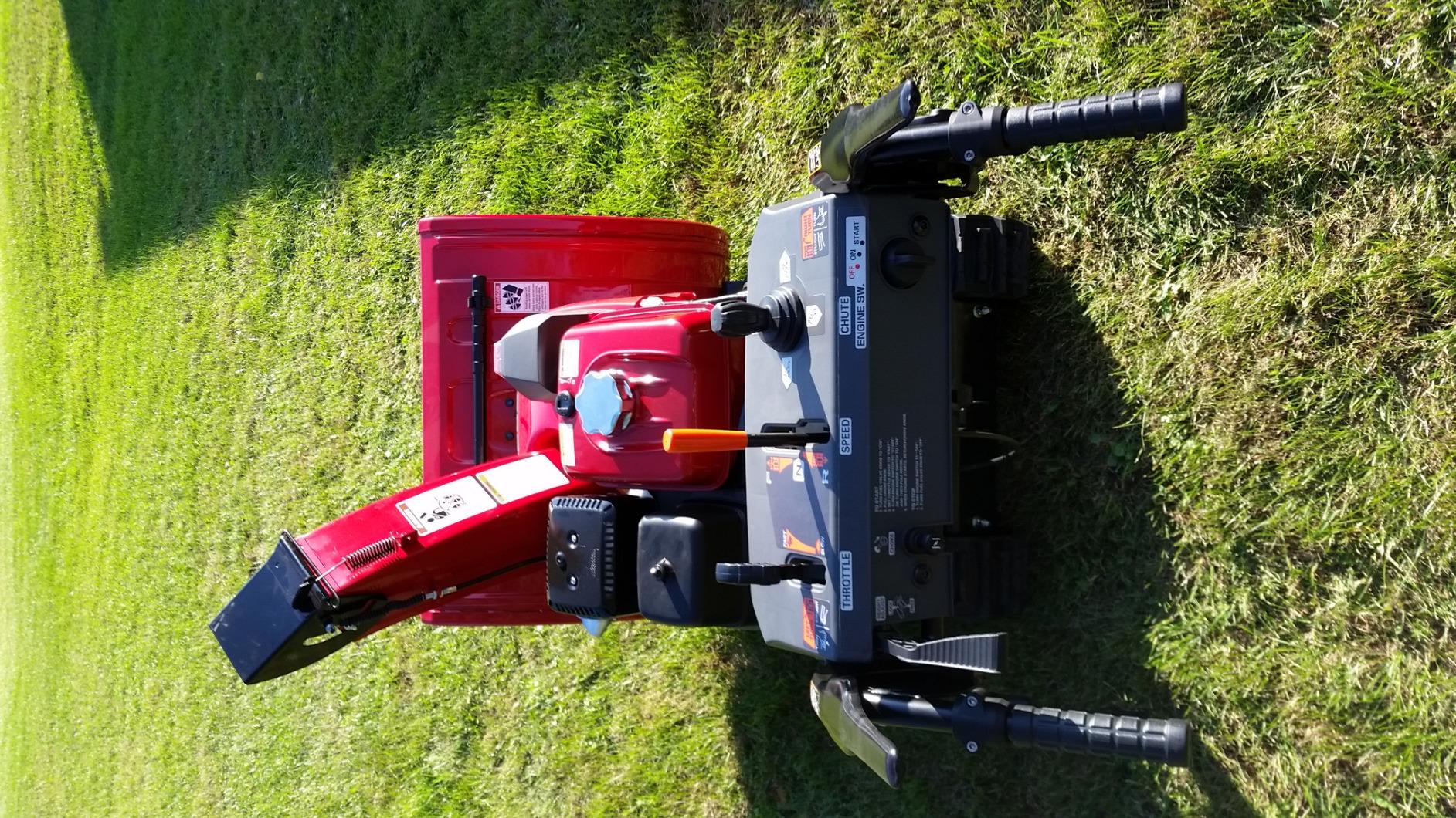 Honda HSS928 28-Inch Two Stage Snow Blower with Electric Start and Track Drive, Clears Up to 1900 Pounds per Minute with 52-Foot Max Throwing Distance, Self-Propelled (HSS928AATD) customer photo 1
