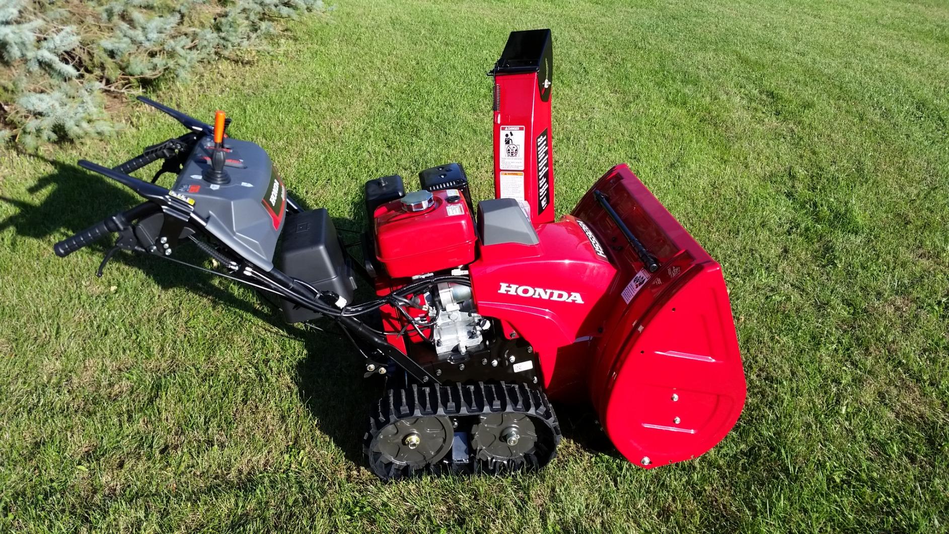 Honda HSS928 28-Inch Two Stage Snow Blower with Electric Start and Track Drive, Clears Up to 1900 Pounds per Minute with 52-Foot Max Throwing Distance, Self-Propelled (HSS928AATD) customer photo 2