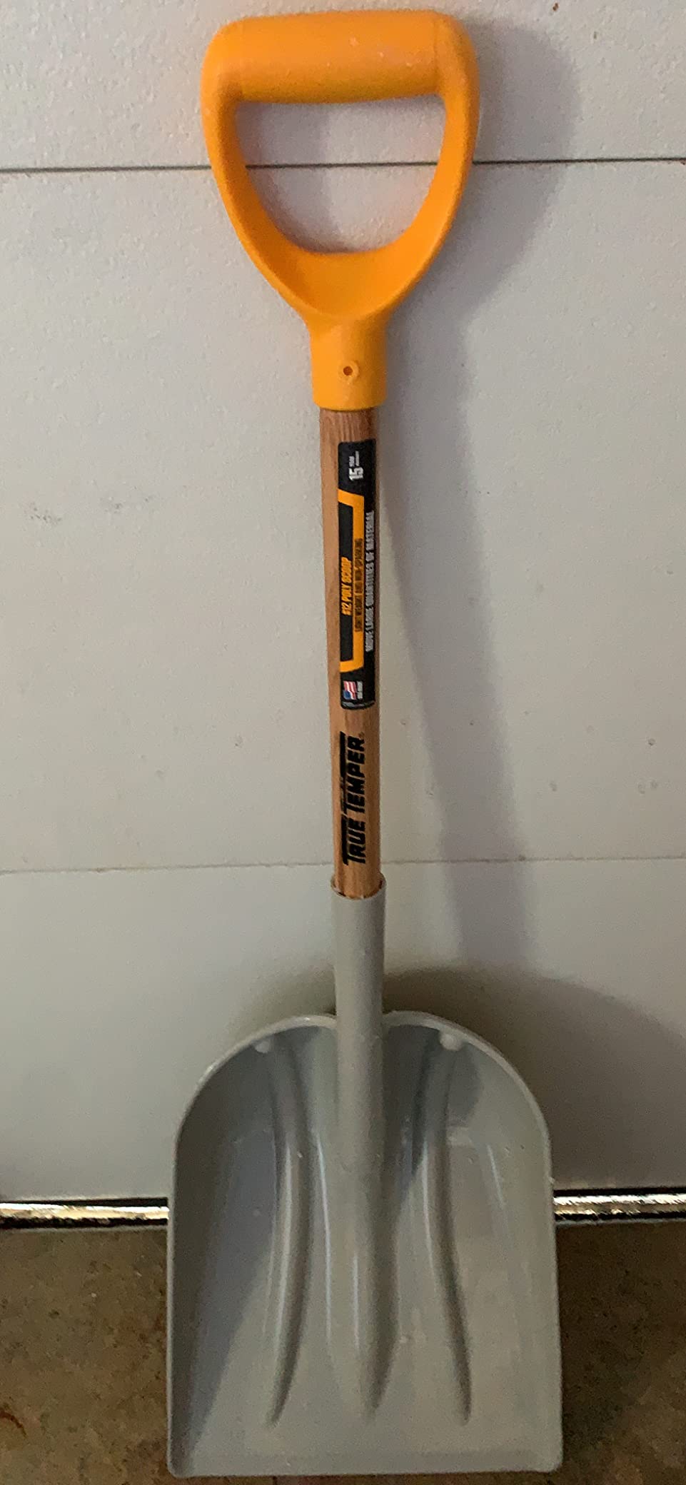 True Temper 2604300 Poly Scoop with Hardwood Handle & D-Grip customer photo 1