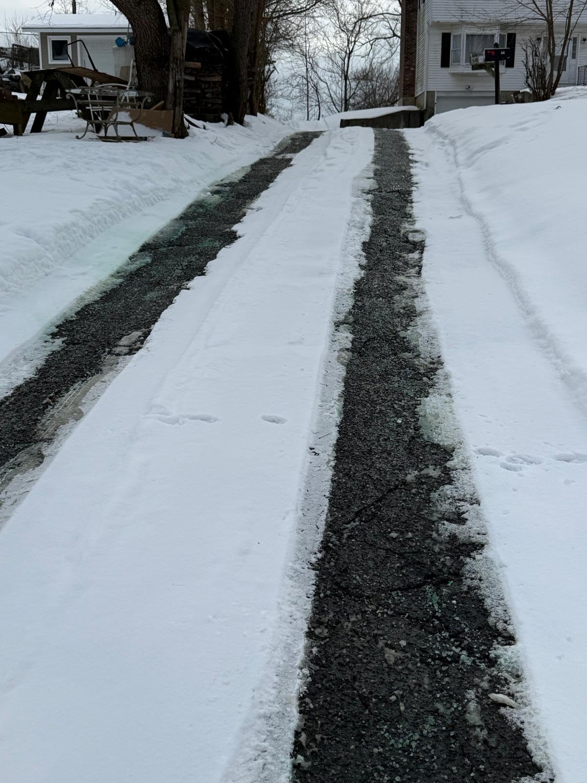 Snow Joe Premium Enviro Blend Ice Melt, Green-Coated Deicer Crystals, 50 lb - Safer Melter for Vegetation, Concrete & Metals w/ Anti-Corrosion Calcium Magnesium Acetate customer photo 1