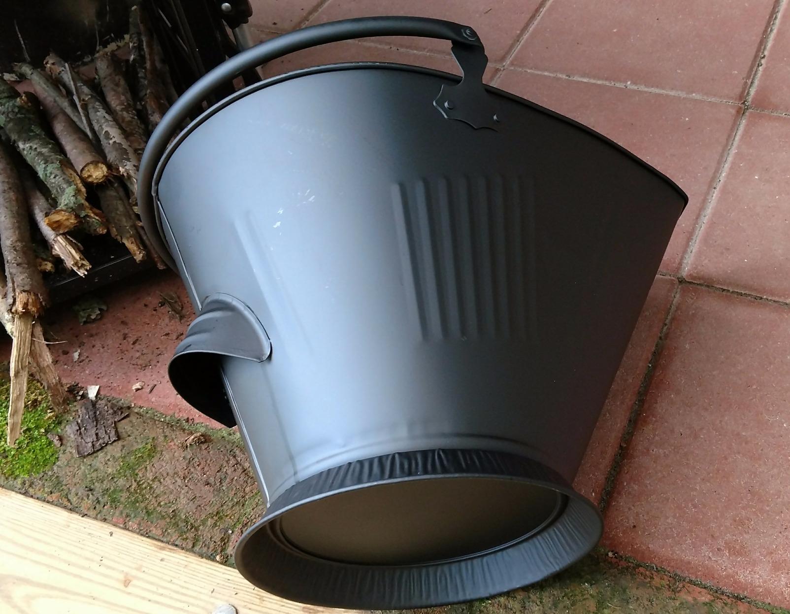 AMAGABELI GARDEN & HOME XXL 5-Gallon Ash Bucket for Fireplace Metal Coal Bucket Wood Stove Charcoal Bucket Hot Ashes Can Pail Fireside for Fire Pit Firewood Burning Indoor Outdoor Grill Hearth Tools customer photo 2