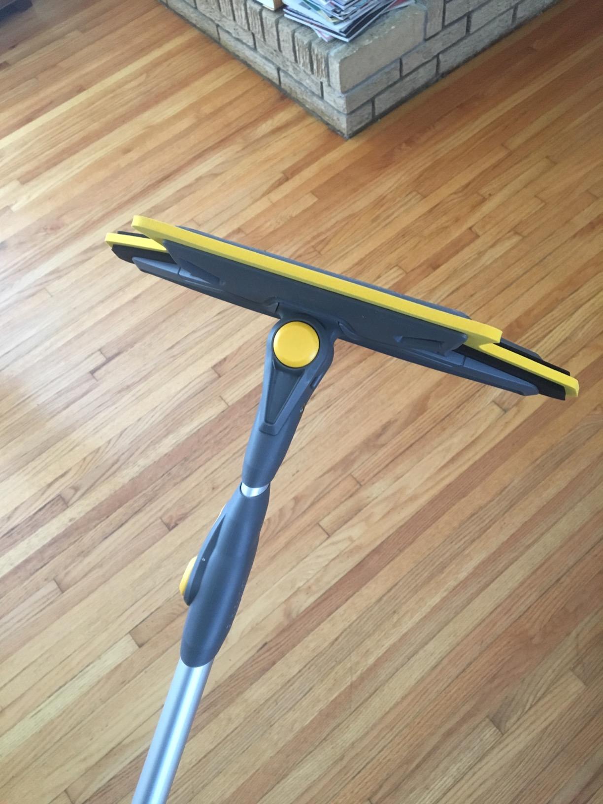 True Temper ABTT5212 Telescoping Scratch-Free Snow Brush with End Scraper and Cushioned Grip, 52-Inch customer photo 1