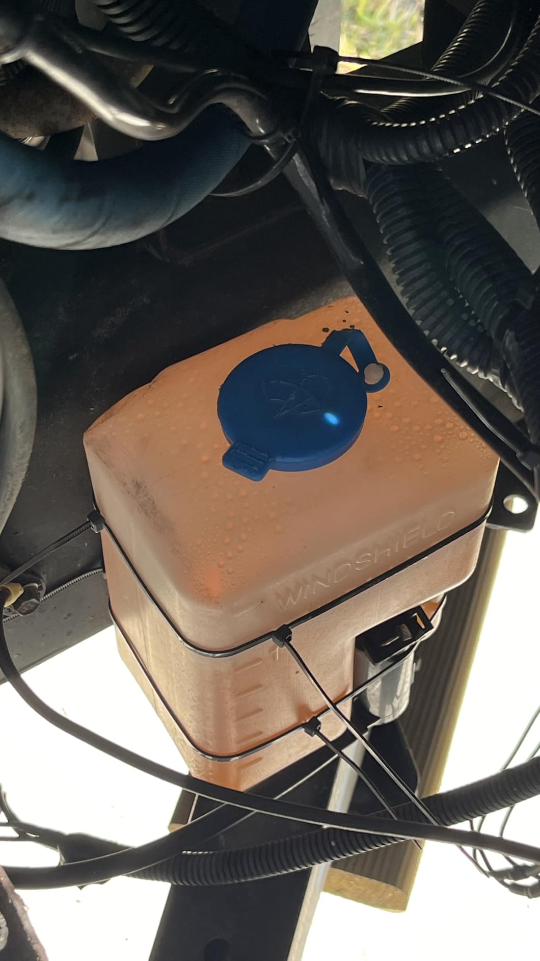 Wadoy Universal Windshield Washer Pump Reservoir Kit 99300 Fluid Reservoir Tank Bottle with Pump customer photo 10