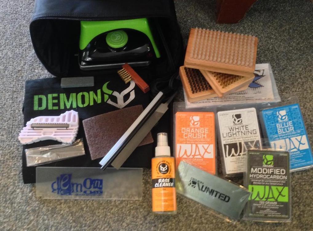 Demon Charger Complete Ski and Snowboard Tuning Kit with Iron, 2.25lb Wax, Brush Kit, Base Cleaner and Wax Apron customer photo 1