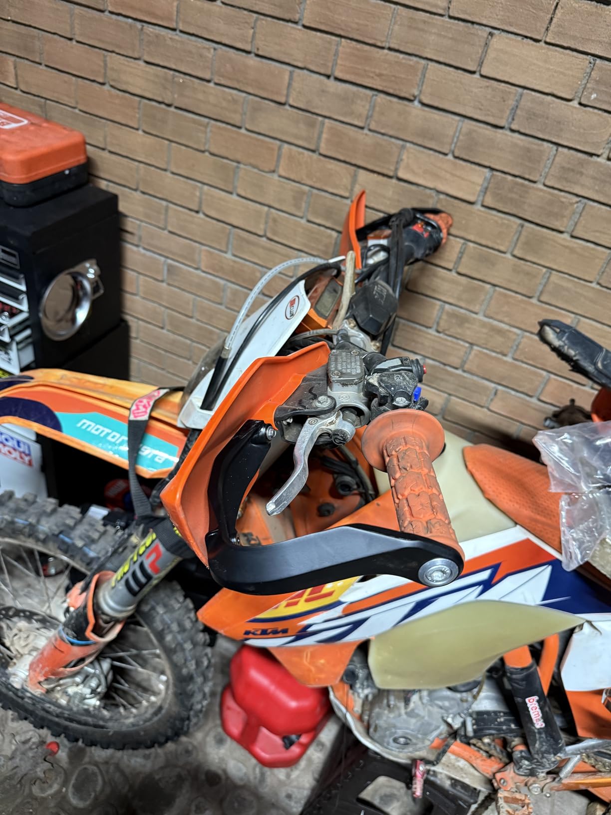 New KTM Wrap-Around Handguard Kit, 250, 300, 350, 450, 500, SX, SX-F, XC, XC-F, XC-W, EXC-F 2014-2024 79602979044 customer photo 1