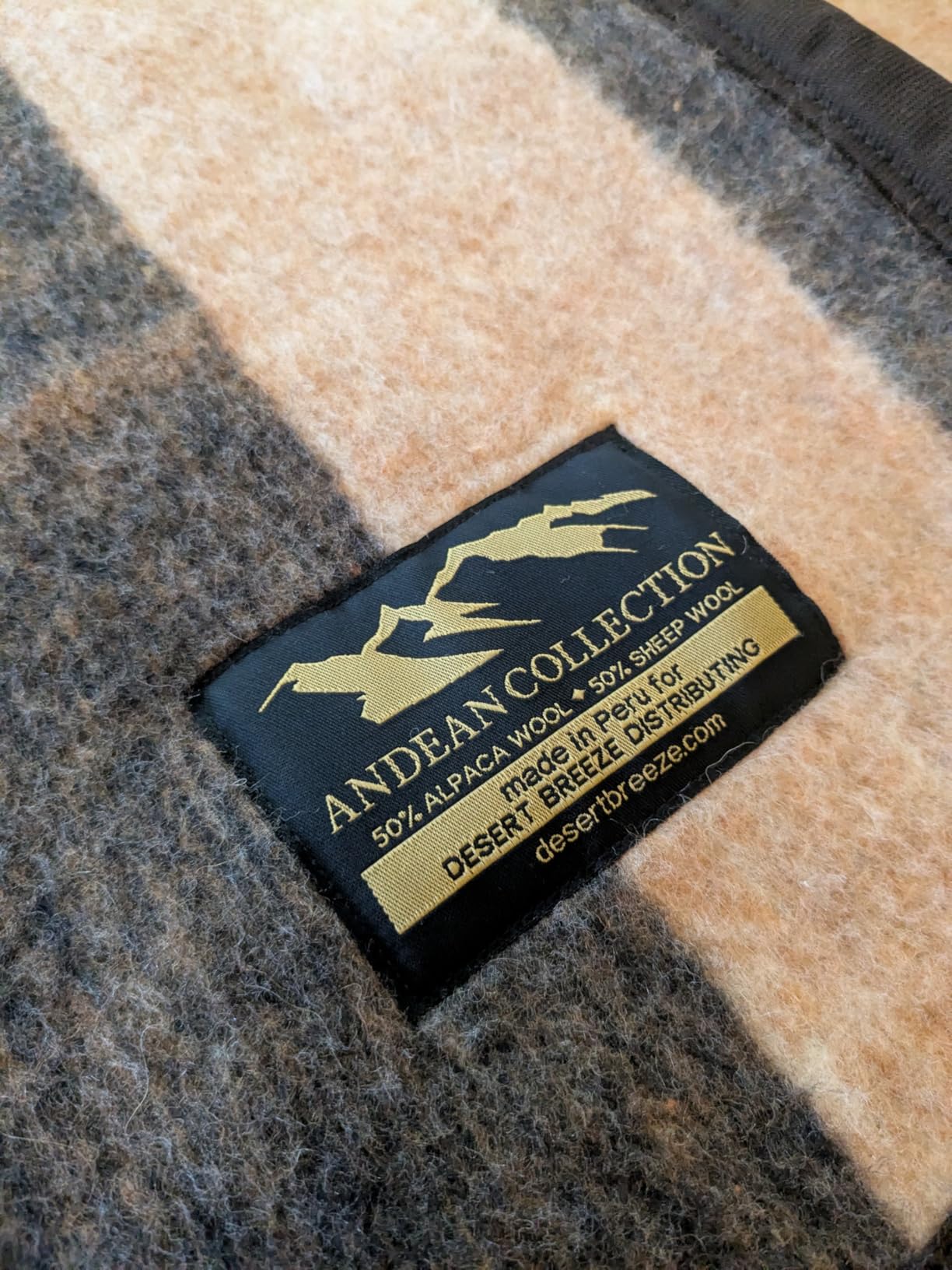 Desert Breeze Distributing Alpaca & Merino Sheep Wool Blanket Queen Size, 100% Wool Bed Blanket, Heavyweight Warm Winter Blanket for Extreme Cold, Woven in Peru, Earth Tones customer photo 2
