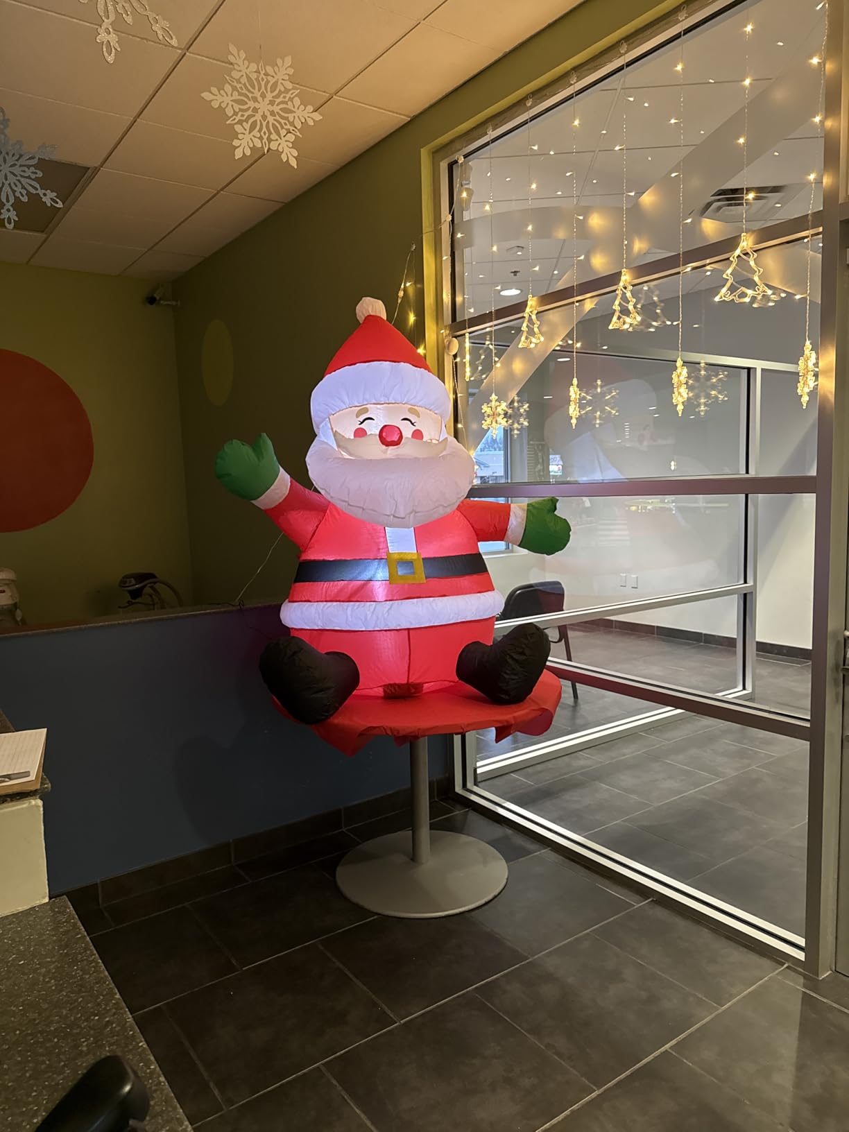 GOOSH 5FT Sitting Santa Claus with LEDs customer photo 1