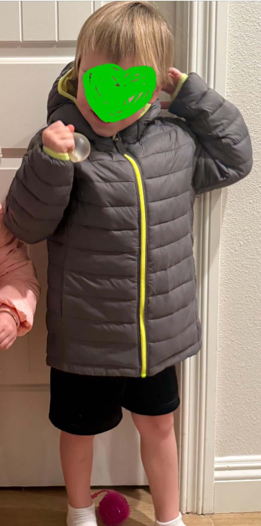 Amazon Essentials Boys and Toddlers' Lightweight Water-Resistant Packable Hooded Puffer Jacket customer photo 2