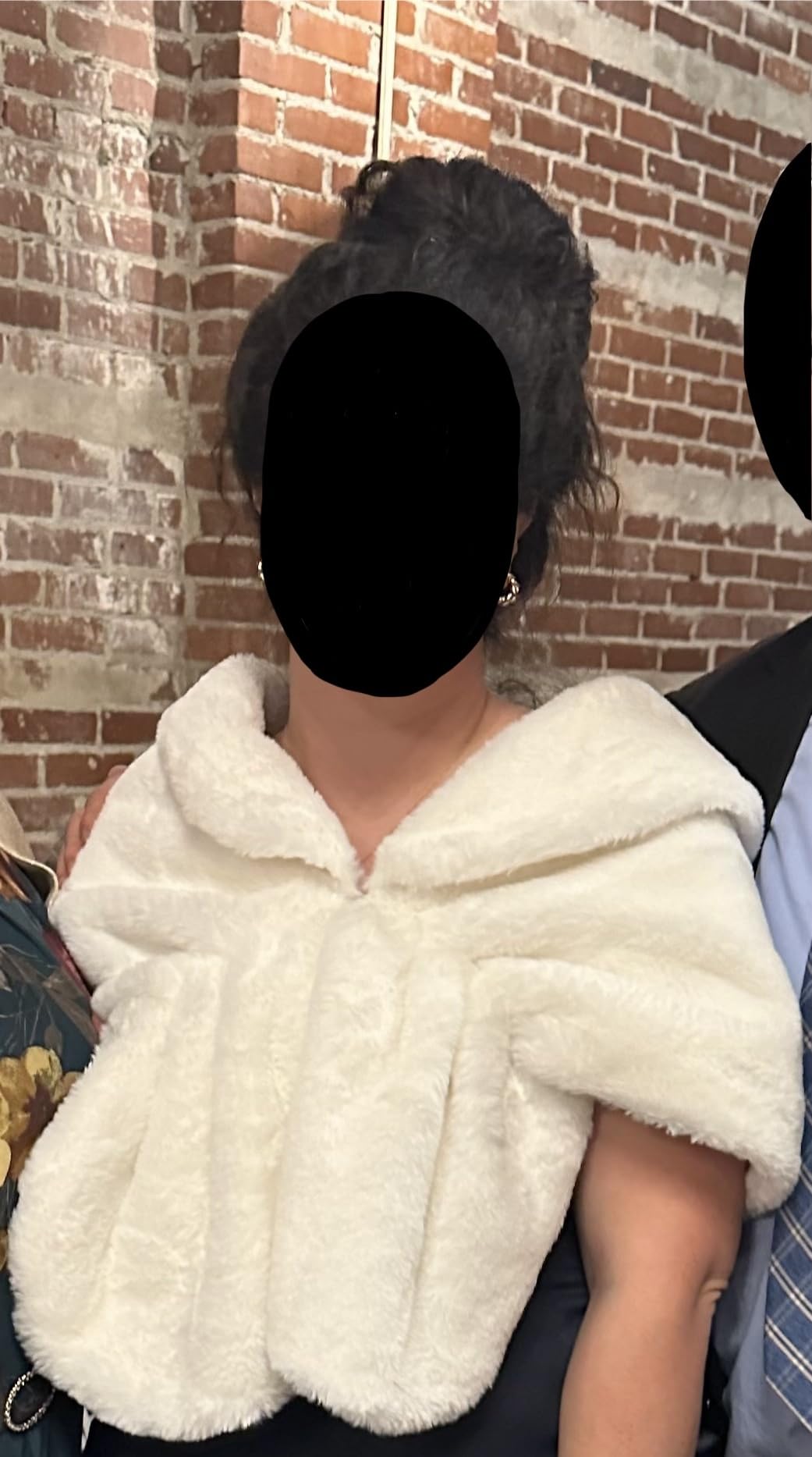 Women's Fur Shawls and Wraps Wedding Fur Scarf Faux Bridal Stole with Brooch for Brides and Bridesmaids customer photo 1