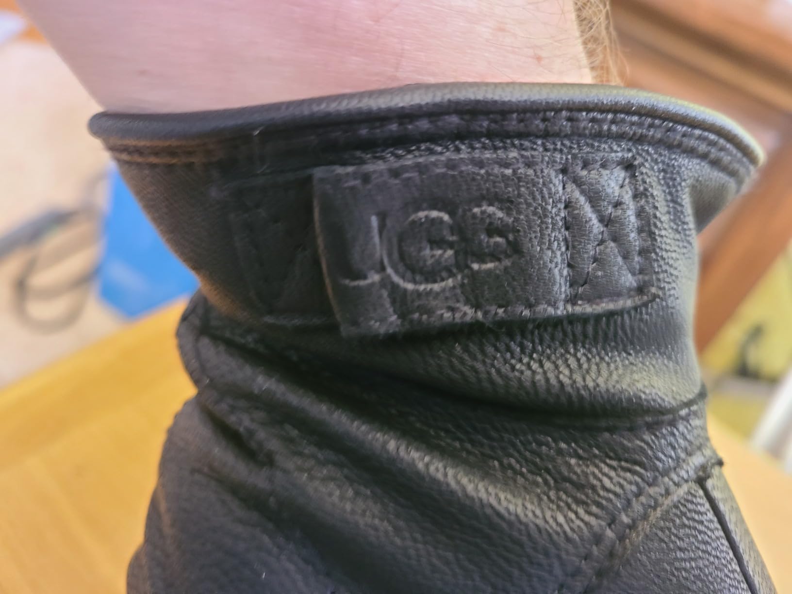 UGG Men's 3 Point Leather Tech Gloves With Sherpa Lining customer photo 2