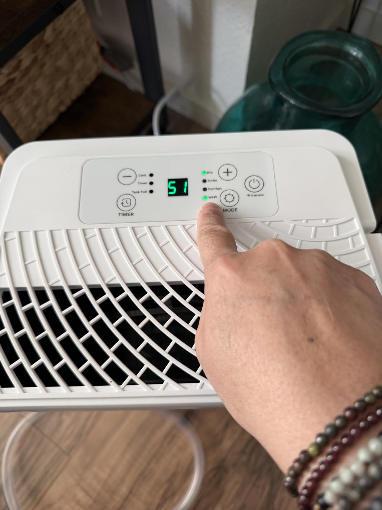 hOmeLabs Dehumidifier 6,000 Sq Ft Rooms (40 Pint MAX 104 Pint at 95°F, 90% RH) with Pump for Home, Office, Basements with Powerful Moisture Removal, Humidity Control, Auto Shut-off, Quiet Operation customer photo 1