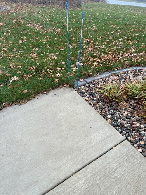The ROP Shop (Pack of 10) (5/16 Inch) Blue 48 Inch Reflective Driveway Markers, Snow Stakes Poles for Snow Plowing Driveways, Parking Lots, Walkways, Sidewalks customer photo 1