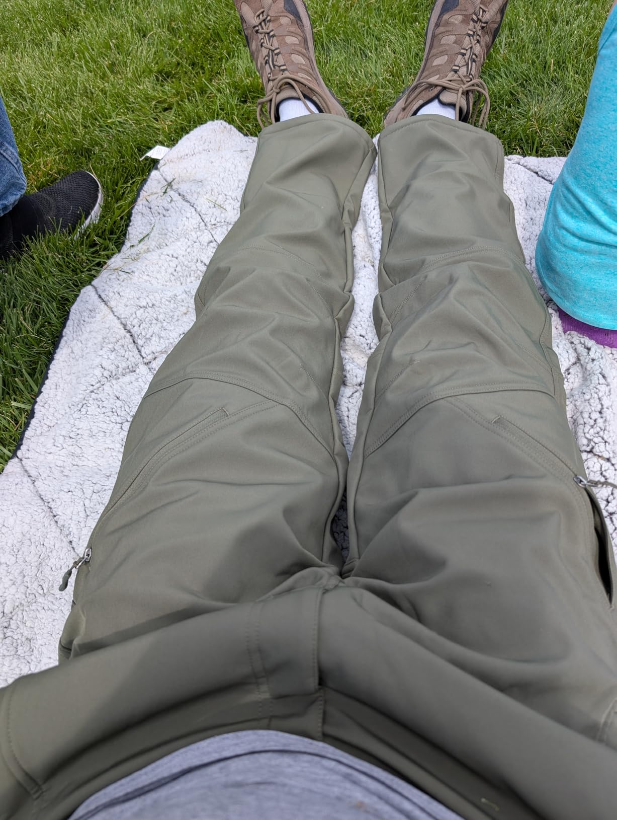 Men's Fleece Lined Outdoor Cargo Hiking Pants Water Repellent Softshell Snow Ski Pants with Zipper Pockets customer photo 1