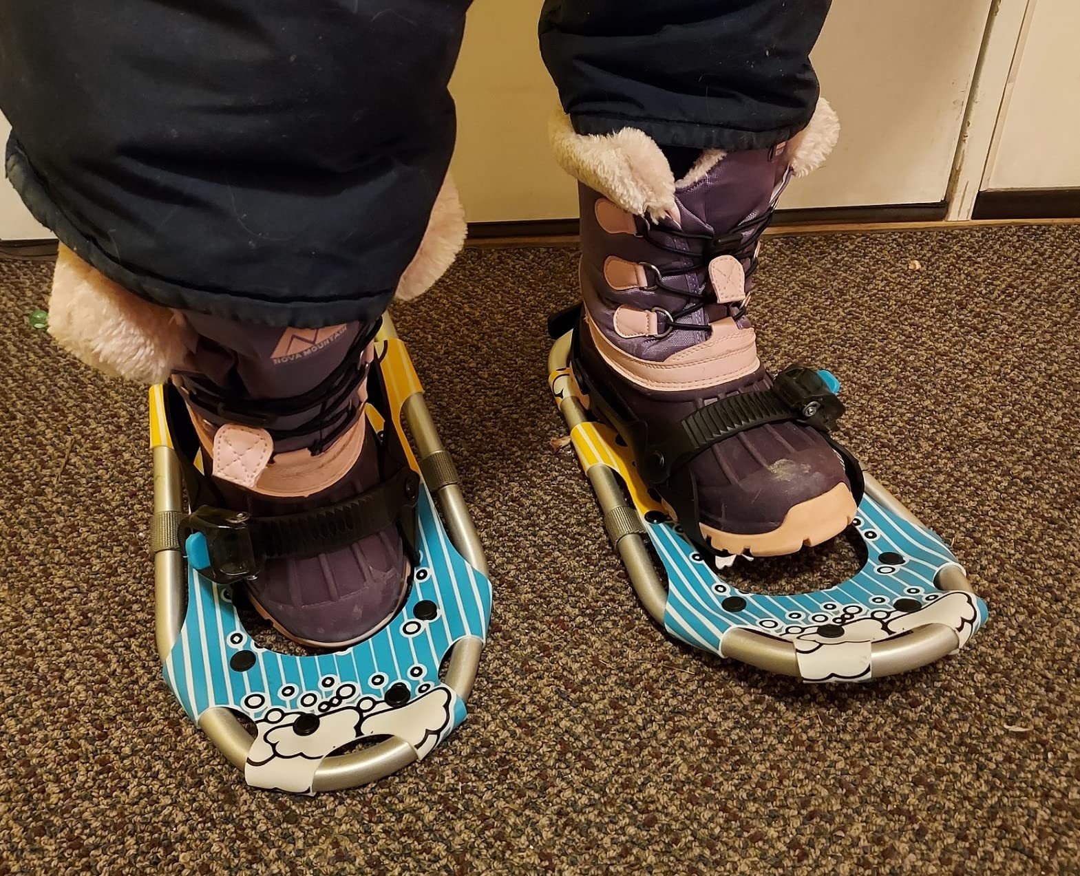 G2 16 Inch Kids Snowshoes with Snow Baskets and Storage Bag customer photo 2