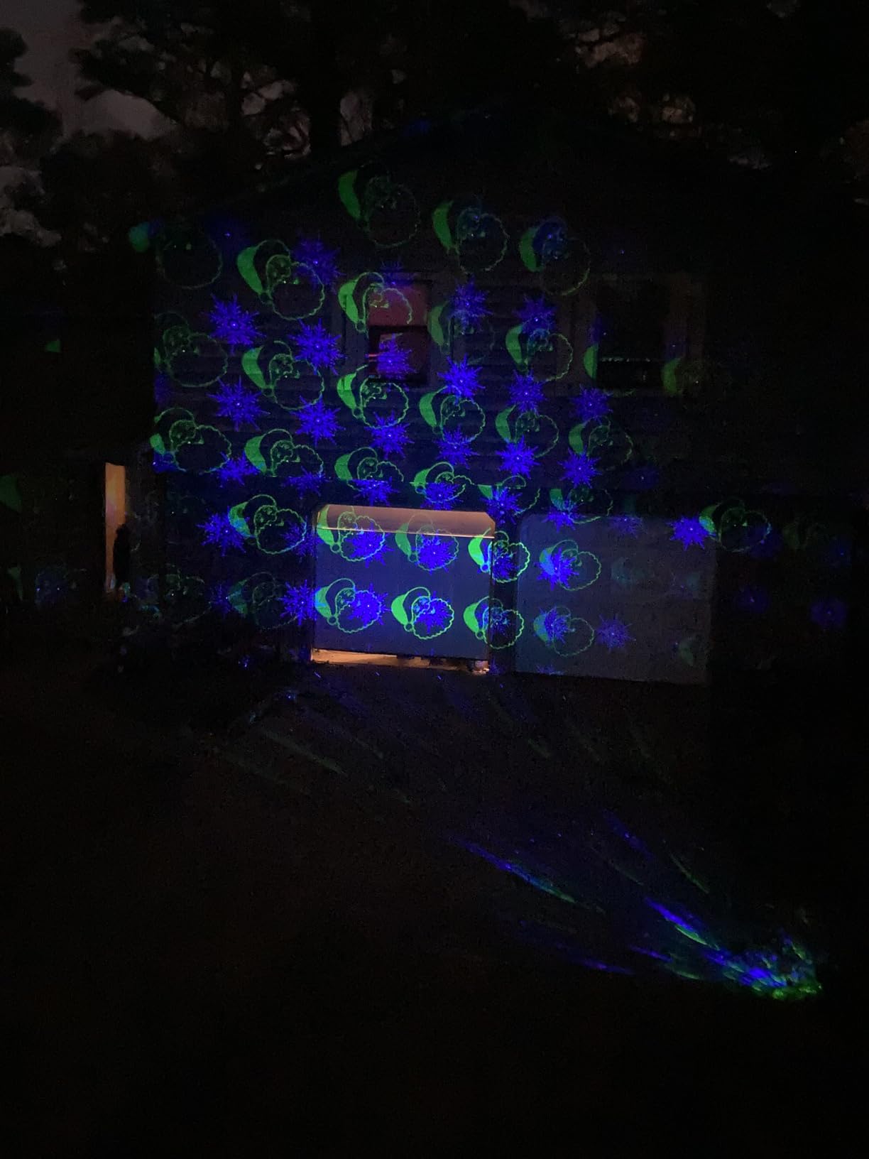 Christmas Projector Lights Outdoor, Led Christmas Laser Lights Landscape Spotlight Red and Green Star Show Waterproof with Remote Decorative Patterns for Indoor Outdoor Garden Patio Wall Holiday customer photo 1