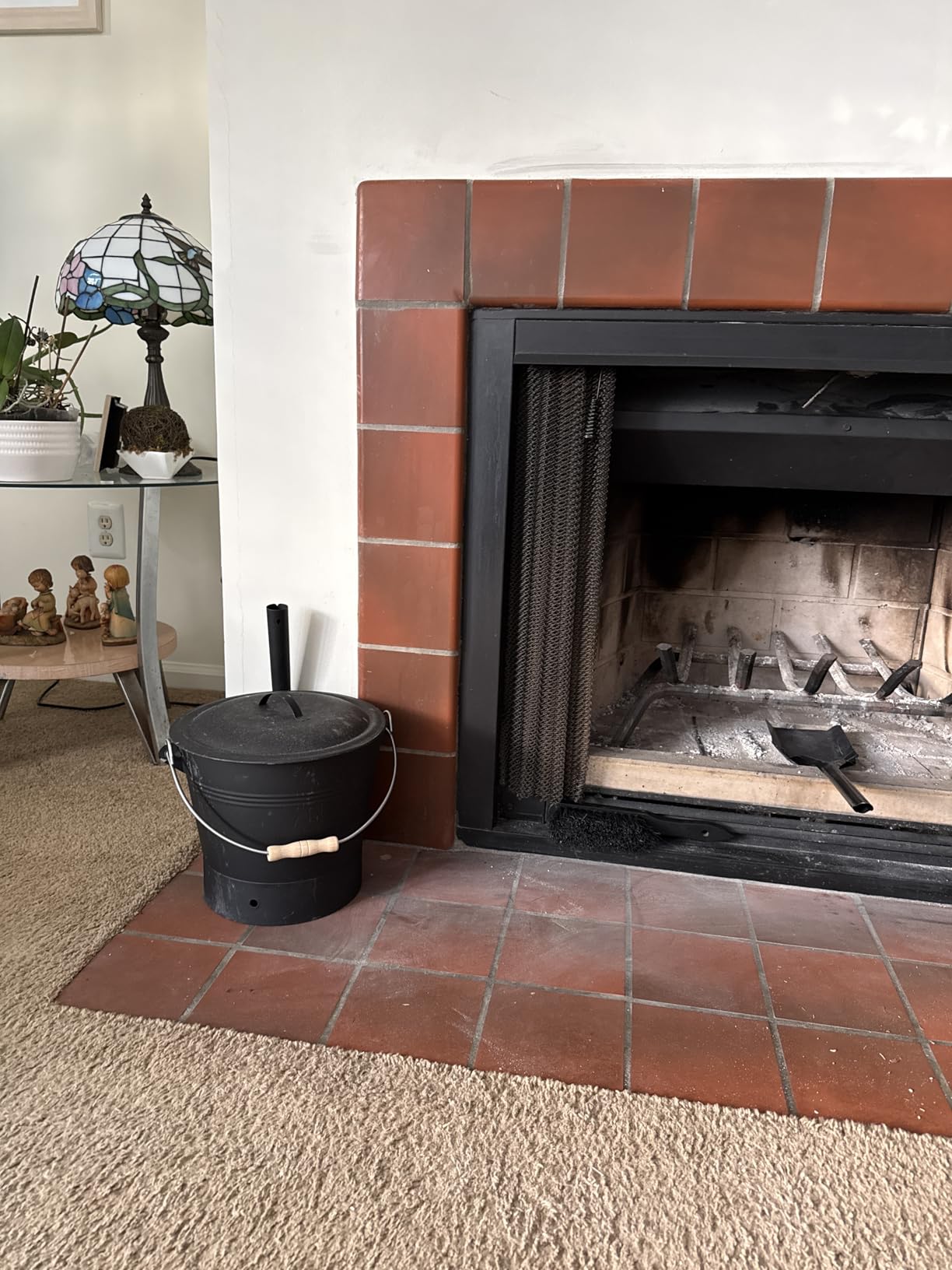BRIAN & DANY Ash Bucket with Lid, 2.6 Gallon Fireplace Ash Bucket with Shovel and Hand Broom, Metal Bucket for Fireplace, Fire Pit, Wood Burning Stove, Black customer photo 2