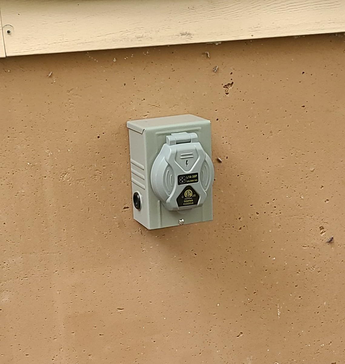 CircleCord 30 Amp 4 Prong Generator Power Inlet Box, NEMA L14-30P Power Inlet Box for 4 Prong Generator Cord, 125/250 Volt, 7500 Watts, Weatherproof, Outdoor Use for Emergency Ready, ETL Listed customer photo 2