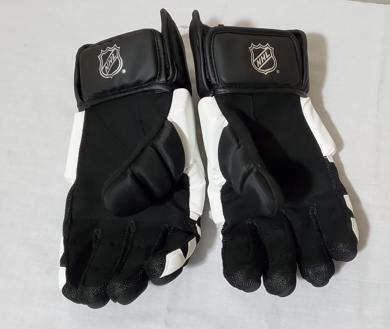 Franklin Sports NHL Street Hockey Gloves - Senior Lightweight Outdoor Roller + Street Hockey Gloves - 13 Inch Outdoor - Classic Fit - Senior Size customer photo 3