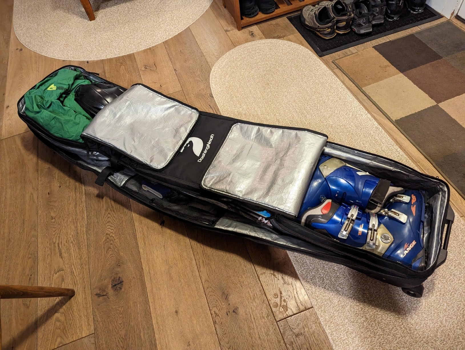 DASHINGNOAH Waterproof Ski Bag with Wheels, Double Rolling Snowboard Bag for Air Travel Extendable From 155CM-187CM, with 3 Padded Outside Compartment Storage Helmet, Boots, Goggles, Jackets customer photo 1