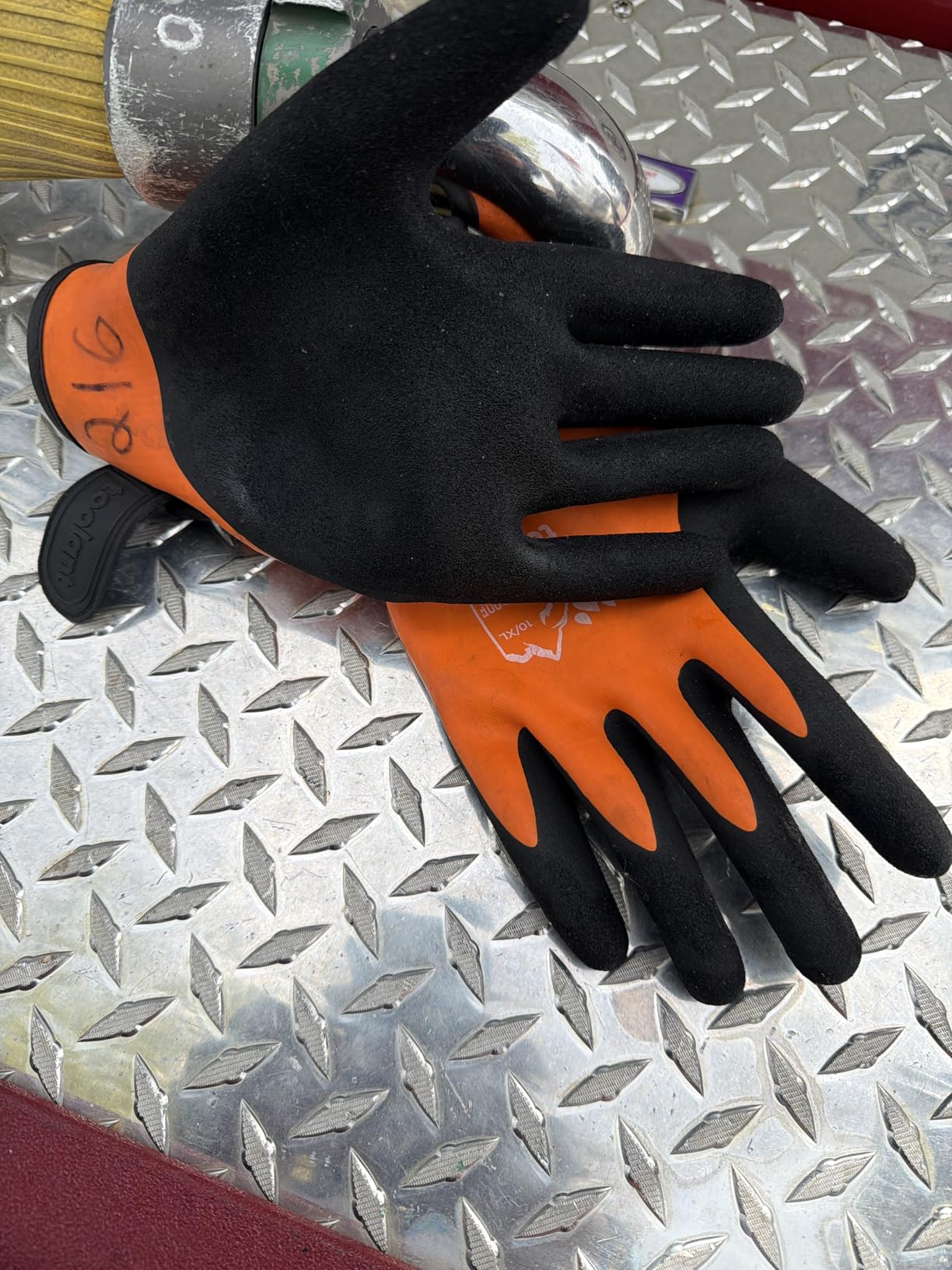 toolant 100% Waterproof Gloves for Men and Women, Winter Work Gloves for Cold Weather, Touchscreen, Thermal Insulated Freezer Gloves, With Grip customer photo 1