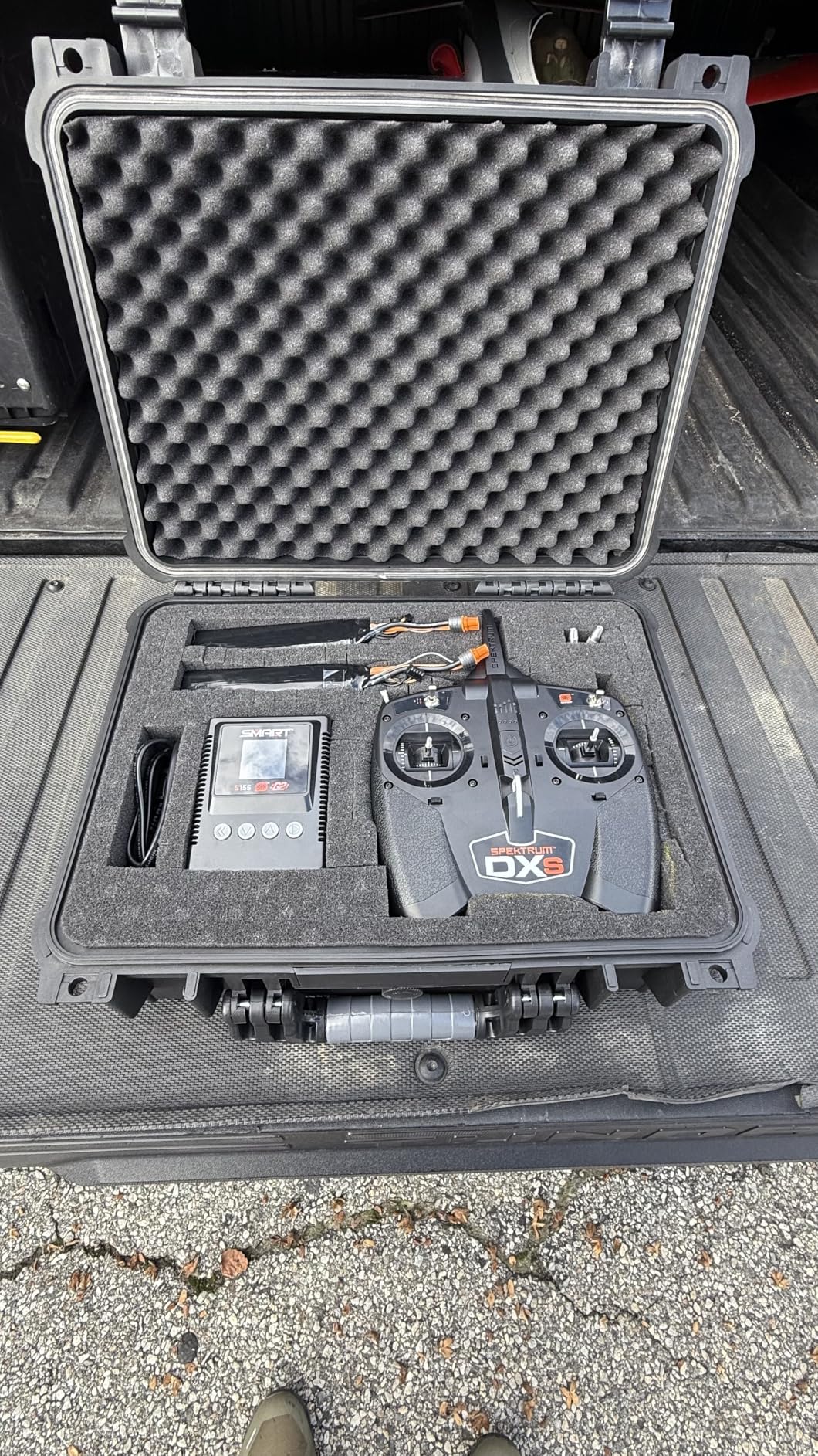 multicomp PRO Large and Medium Size Weatherproof Equipment Cases with Foam Insert (16.5 x 13 x 7 Inch) customer photo 2