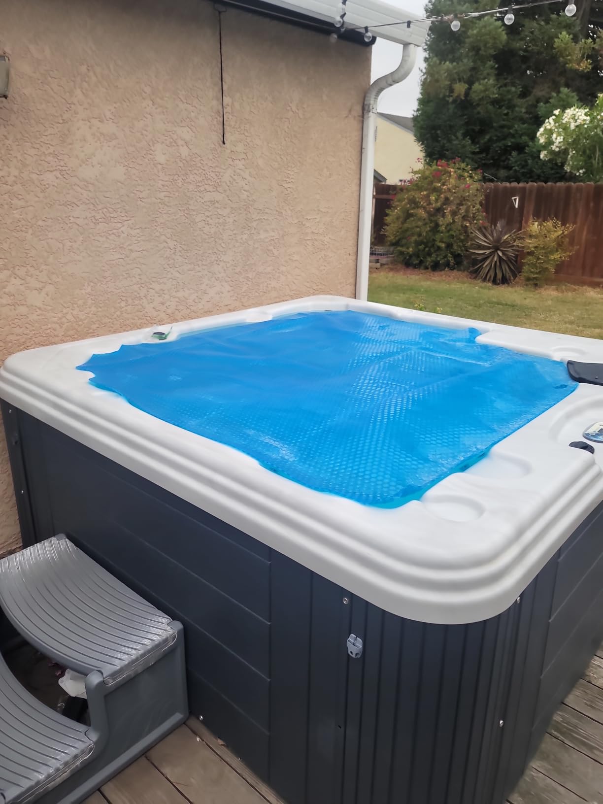 MADHOLLY Spa Hot Tub Cover for Heat Retention - 7×7FT Square 16-Mil Heavy-Duty Bubble Solar Blanket for Preventing Water Evaporation, Easy to Cut and Clean (210 × 210 CM) customer photo 1