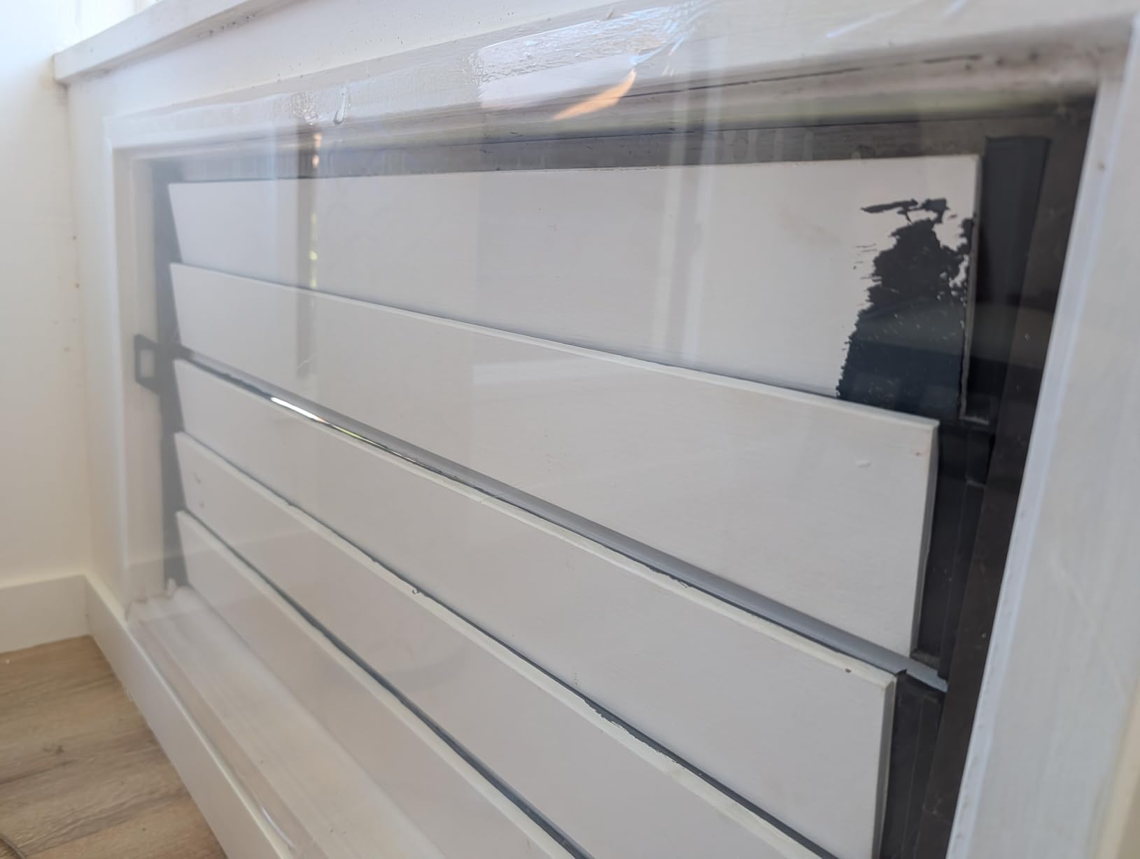Duck MAX Strength Window Insulation Kit, Heavy Duty Shrink Film, Fits up to 5 Windows, 62-Inch x 210-Inch customer photo 1
