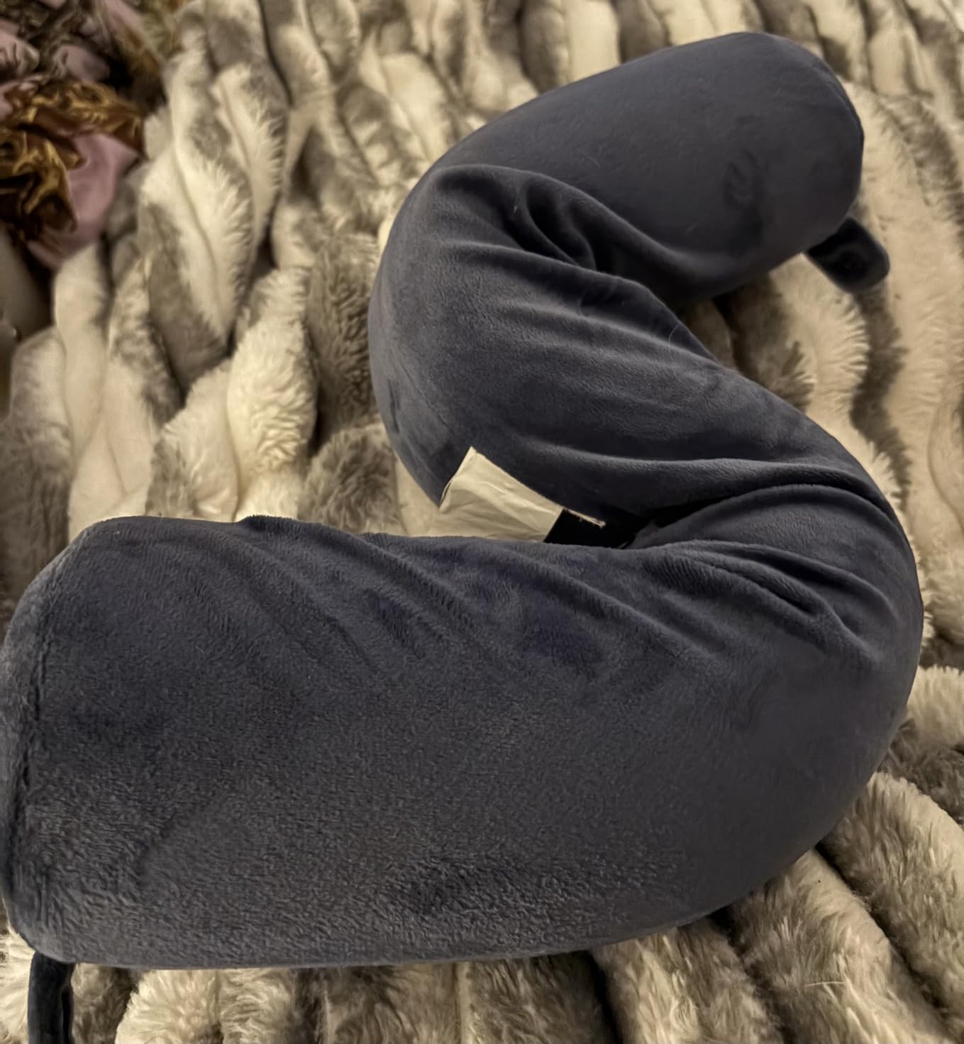 Brookstone Free Form Travel Pillow - Lightweight Flexible Memory Foam Travel Neck Pillow for Sleeping, Car, Airplane & Travel Support, Grey customer photo 1