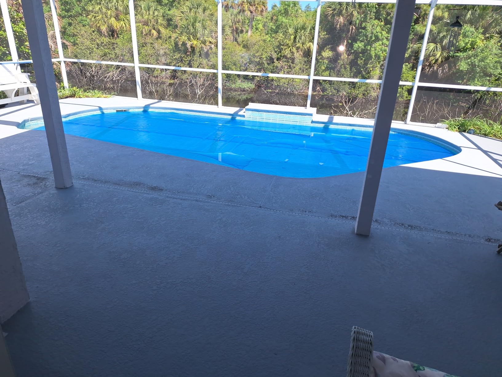 Frienda Winter 6 x 6 ft Hot Tub Bubble Blanket 16 Mil Square Pool Spa Solar Cover Heavy Duty Floating Spa Blanket customer photo 1