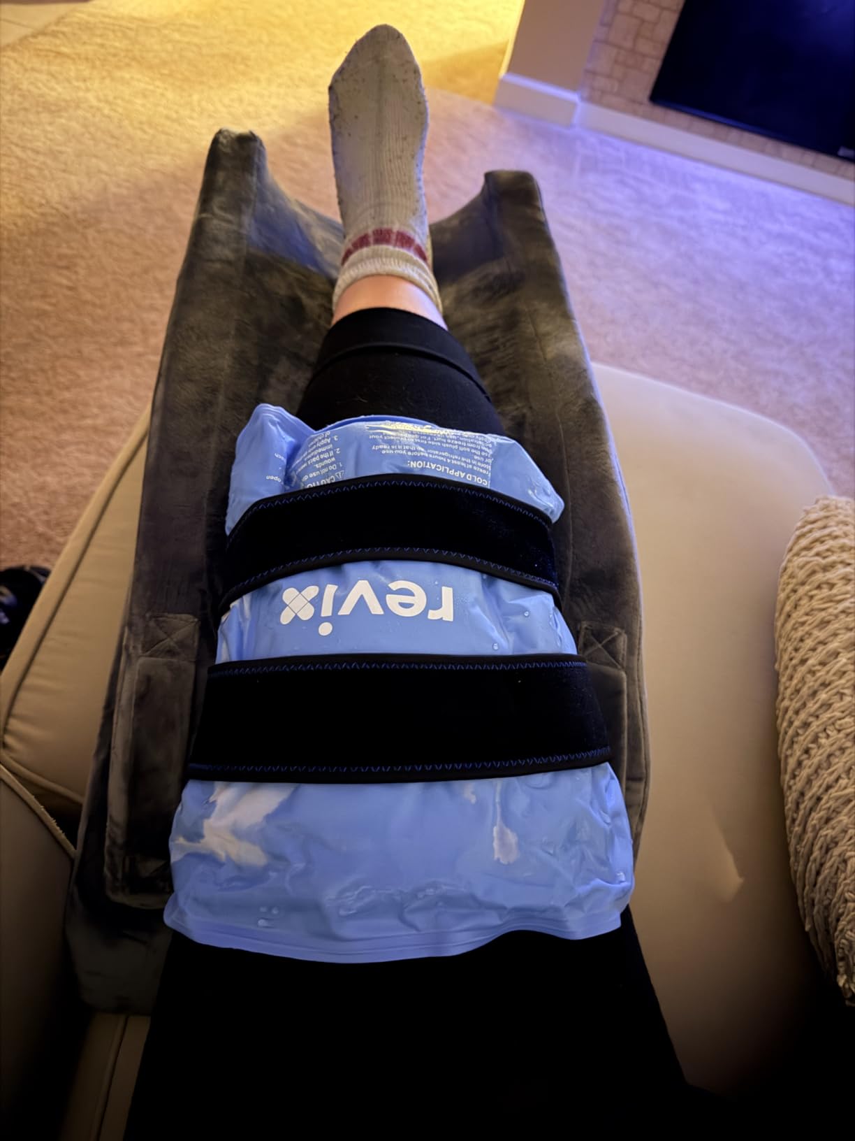 REVIX 20'' XXXL Knee Ice Pack Wrap Around Entire Knee, Extra Large Ice Pack for Knee Meniscus Tear and Arthritis, Cold Compress Therapy, Reusable Ice Wraps for Back, Shoulder, Post-Workout Recovery customer photo 1