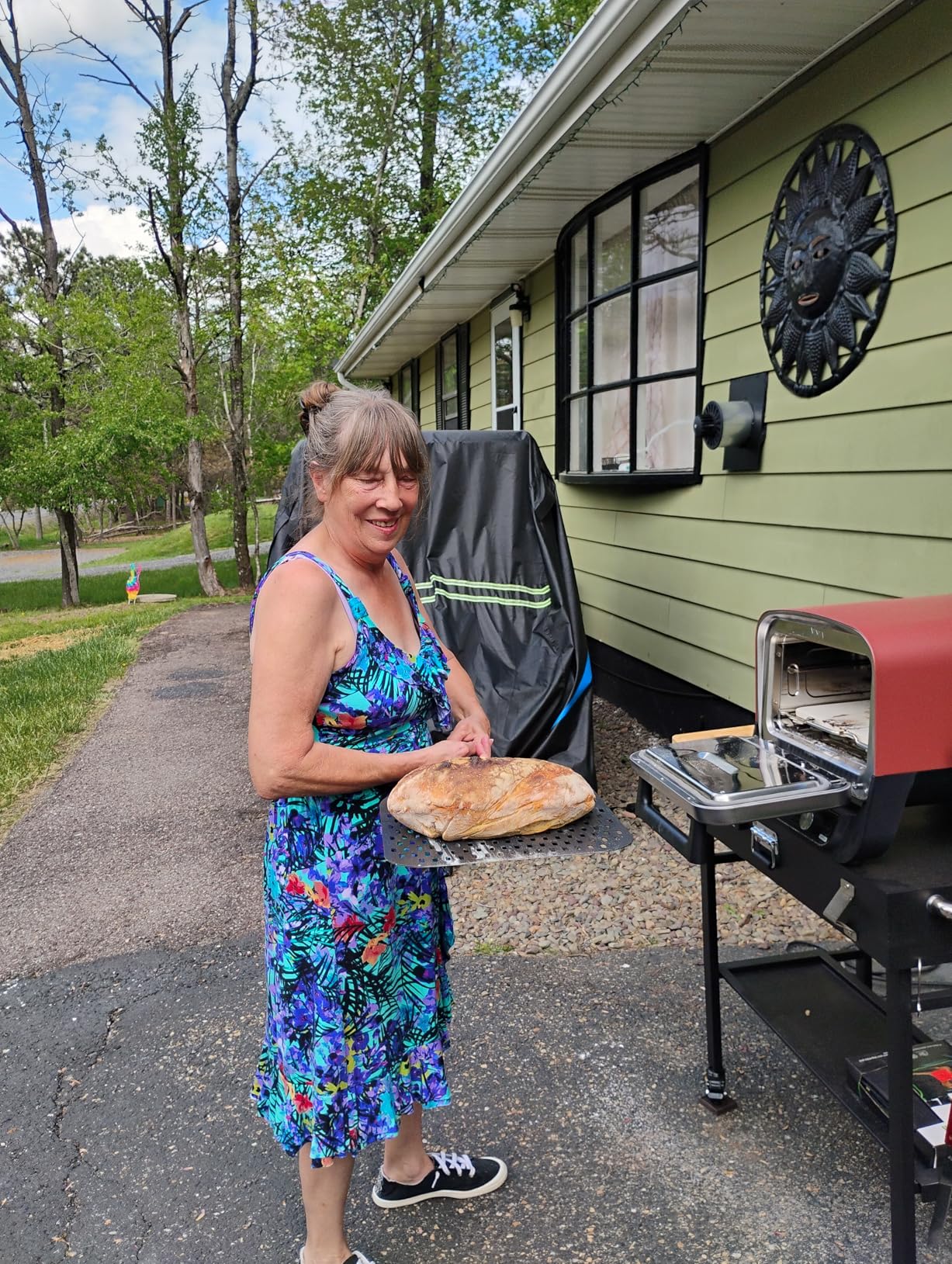 Ninja Woodfire Outdoor Pizza Oven, 8-in-1 Portable Electric Roaster Oven, Heats up to 700F, 5 Artisan Pizza Settings, Integrated BBQ Smoker Box customer photo 1