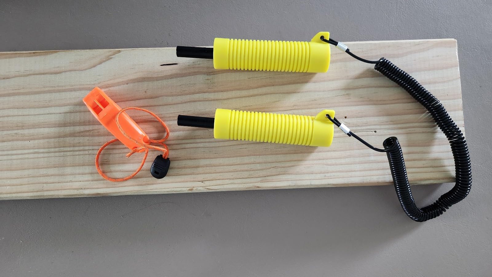 Huntury Retractable Ice Safety Picks- 11.5FT Extra Long Lanyard, Safety Whistle & Protective Covers, Durable Emergency Self-Rescue Spikes for Ice Fishing, Skating, Ice Walking & Winter Ice Activities customer photo 1