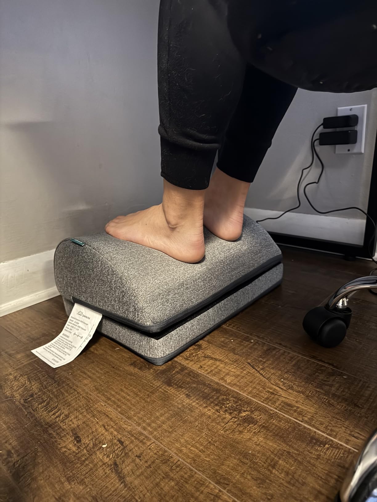 Snailax Heated Foot Rest Under Desk at Work, FSA Eligble Desk Foot Stool with Heat & Vibration Massage, Fathers Day Dad Gifts for Men, Foot Warmer Feet Heater for Office Chair, Gaming Home Use customer photo 2