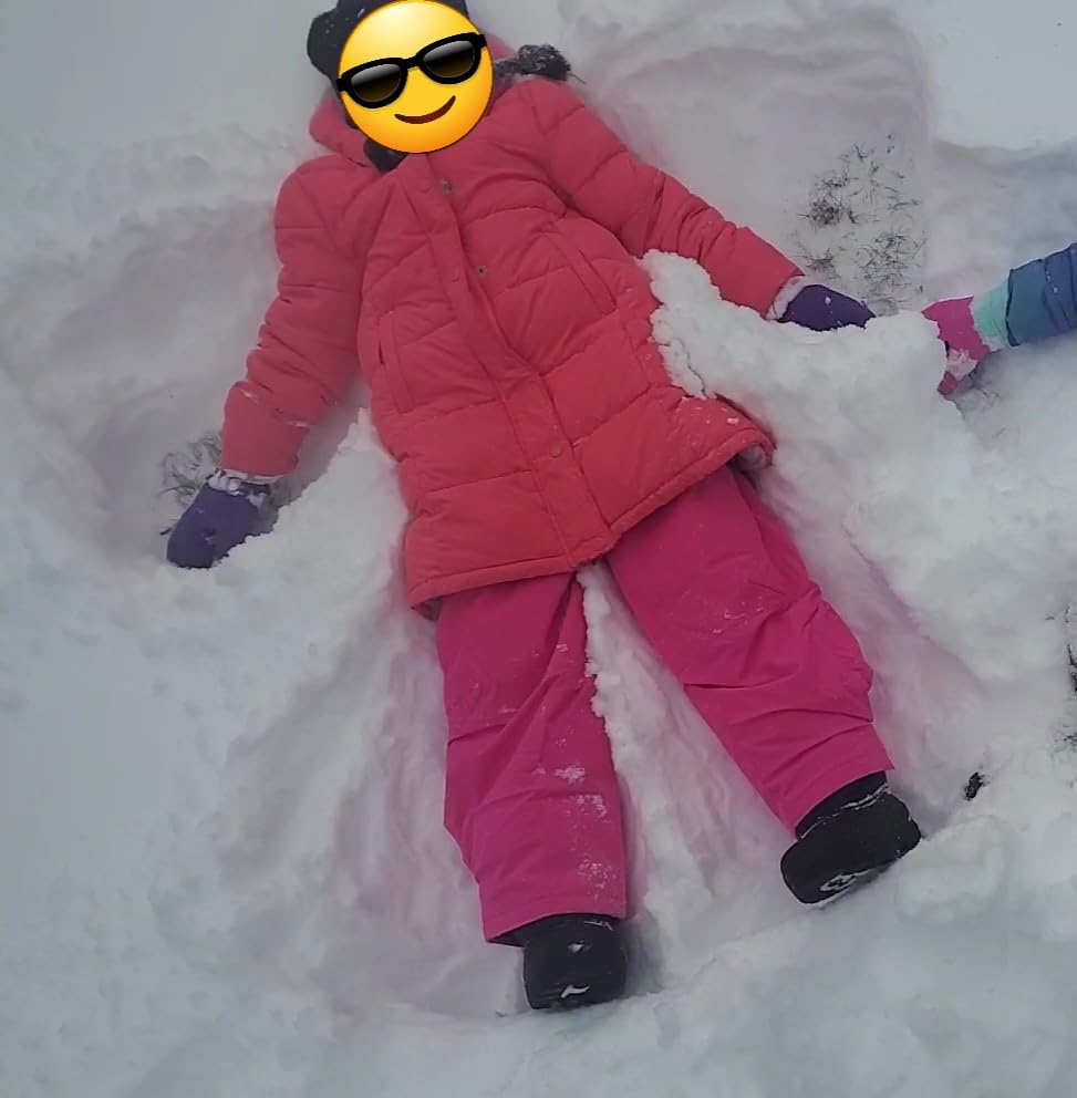 Amazon Essentials Unisex Kids and Toddlers' Insulated Breathable Ski & Snow Pants customer photo 1