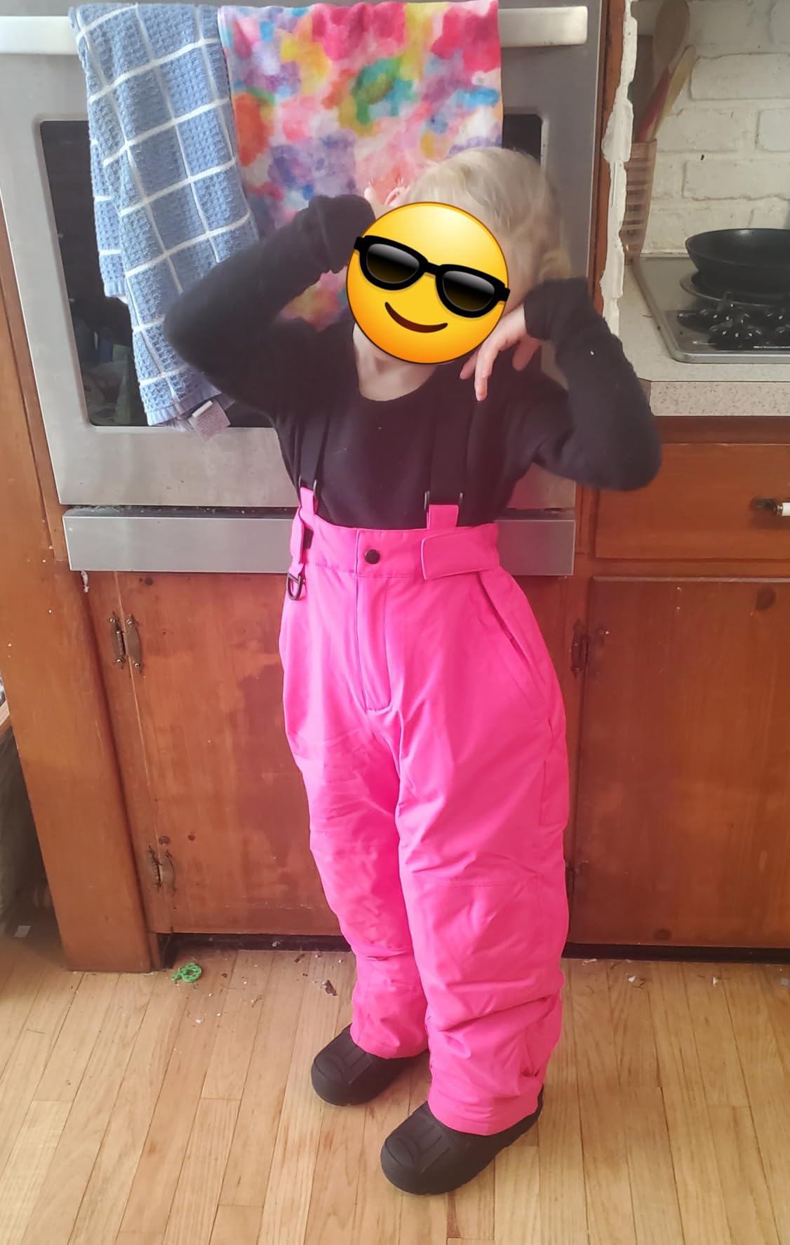 Amazon Essentials Unisex Kids and Toddlers' Insulated Breathable Ski & Snow Pants customer photo 2