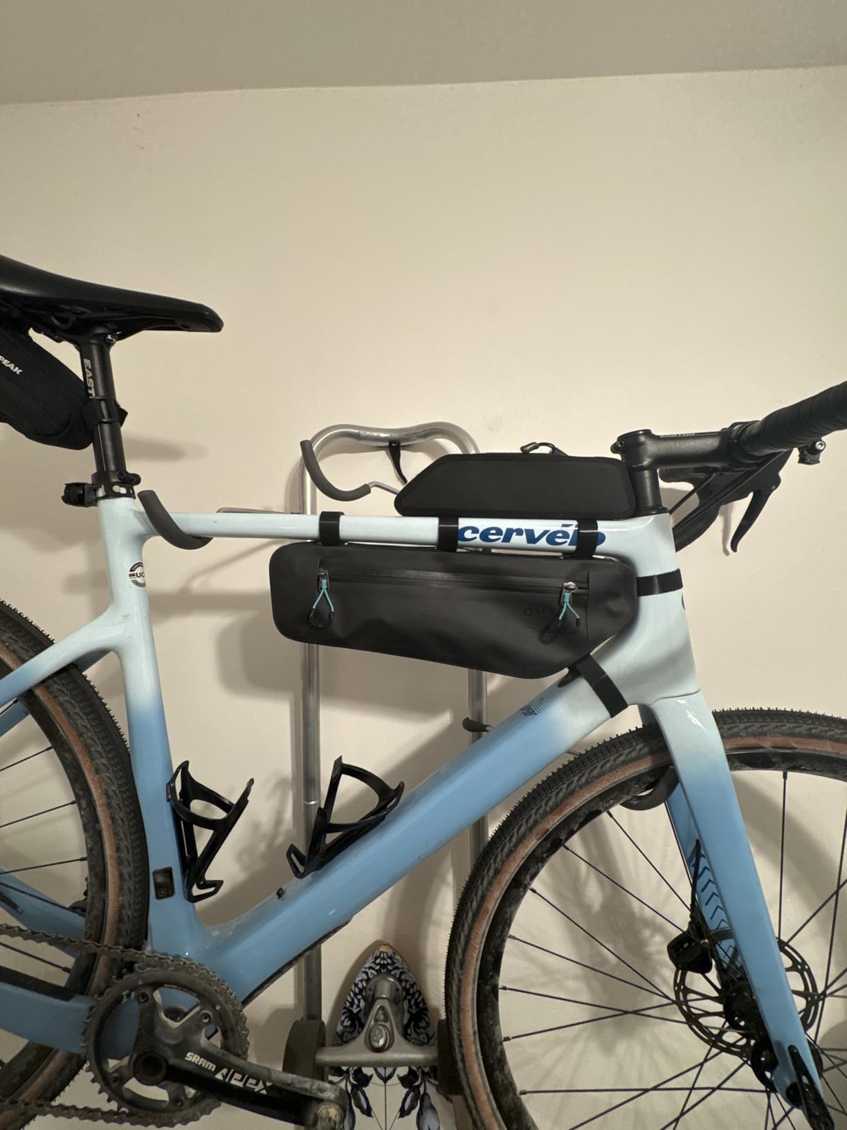 Osprey Escapist Biking Frame Bag for Men and Women, Black, Large customer photo 2