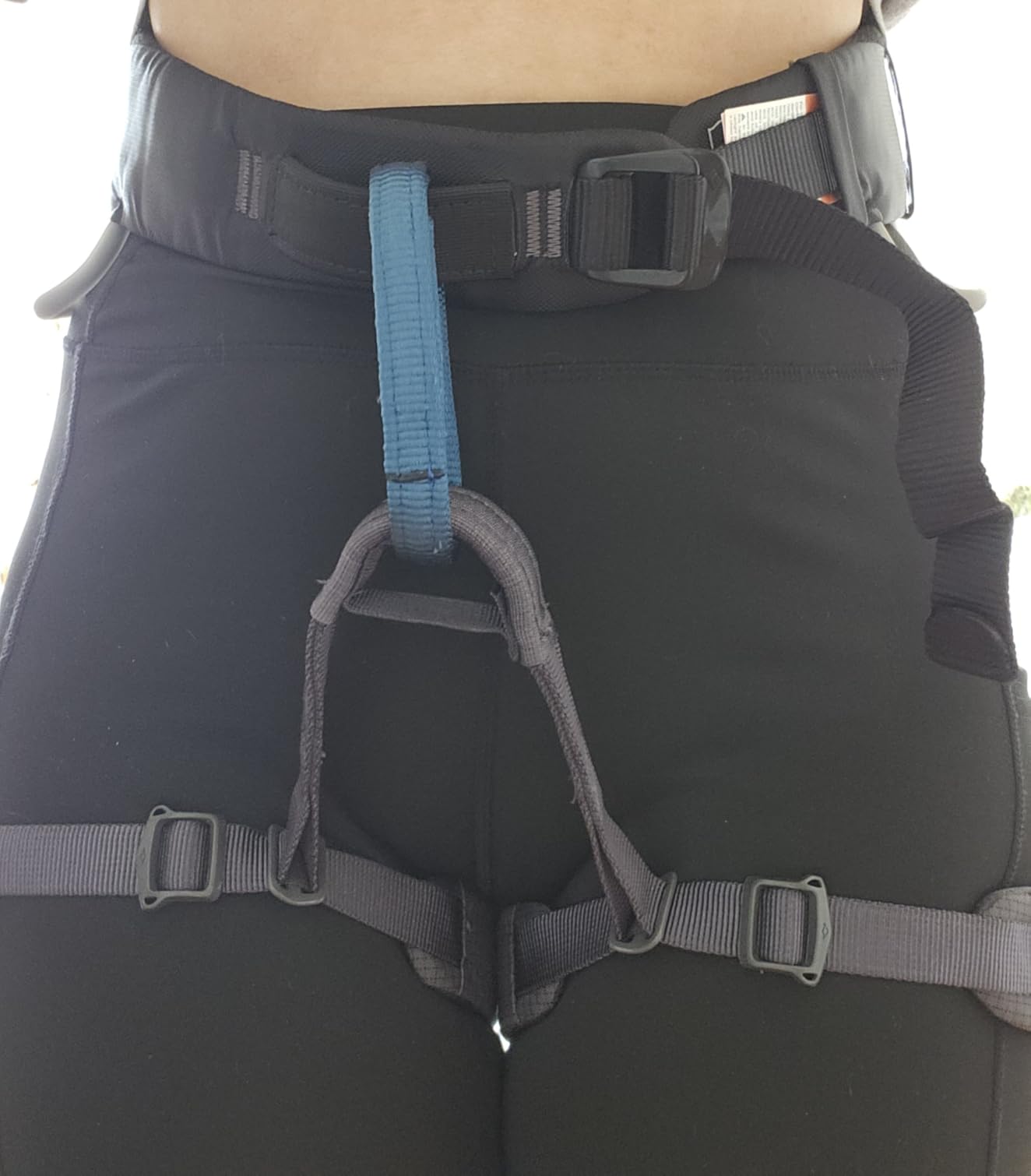 BLACK DIAMOND Men's Momentum Rock Climbing Harness | Dual Core Construction | Adjustable Waist & Leg Loops customer photo 1