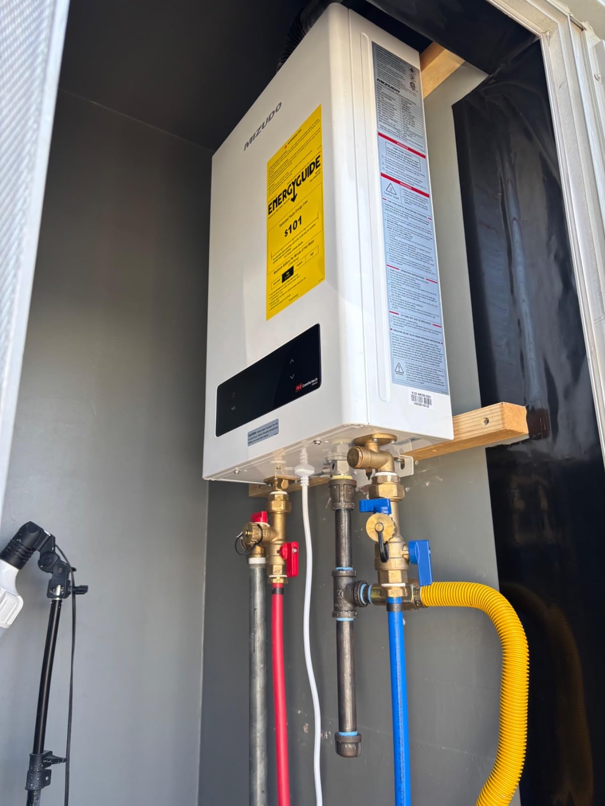 MIZUDO Tankless Water Heater Propane Indoor, Max 4.0 GPM 90,000 BTU CSA Certified Constant Temp High Power On Demand Hot Water Heater, for Whole House or Apartment, Gen 2 customer photo 2