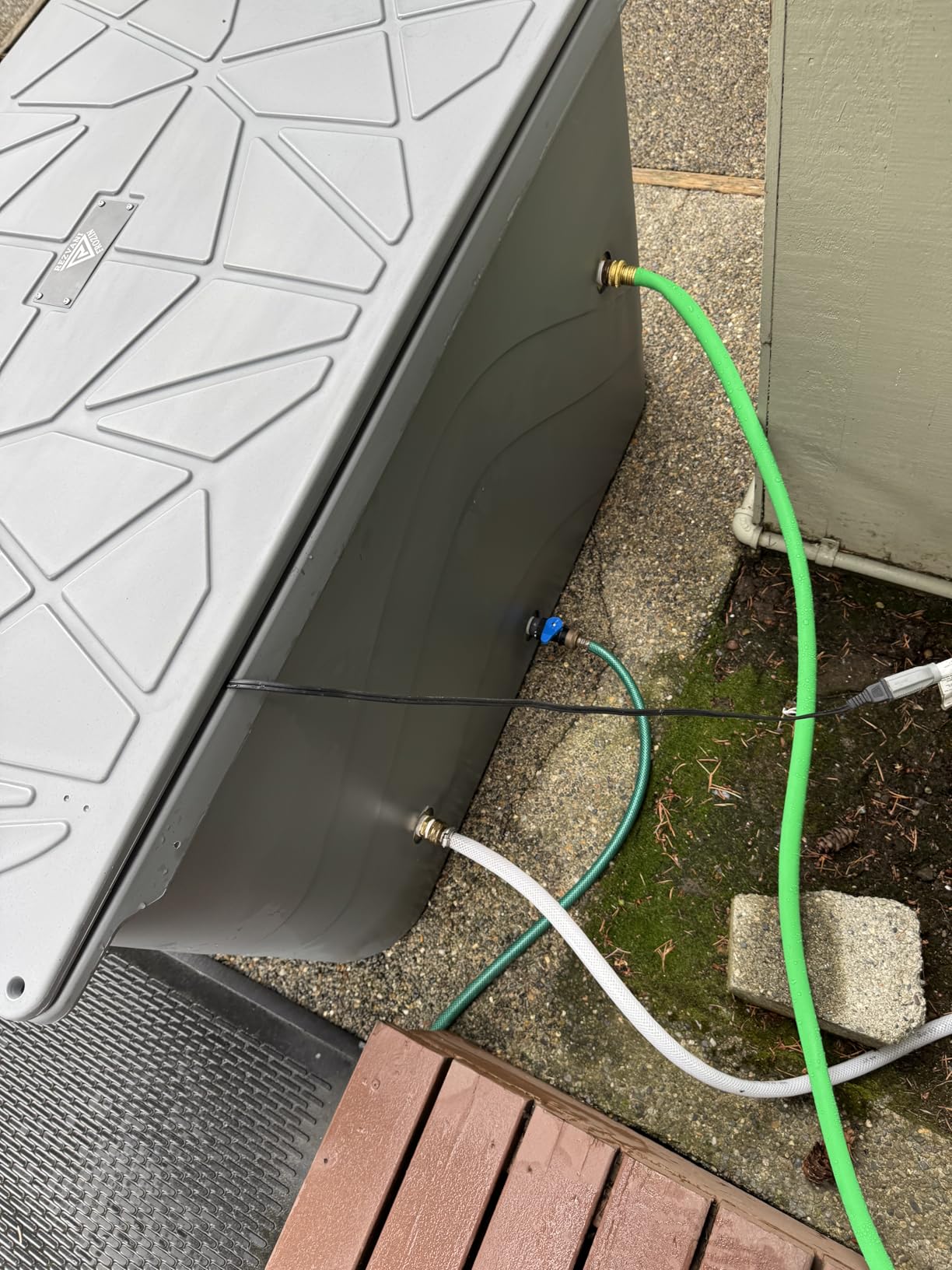 Frozin 400 Cold Plunge Tub. High-efficiency Foam Insulation for Superior Ice Retention over Uninsulated Barrel or Inflatable Ice Baths. 100 Gallon Frozen Capacity. customer photo 2