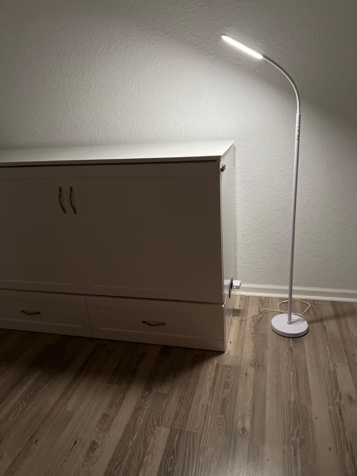 LanSuper Light Therapy Lamp, 10000 Lux UV-Free Happy Therapy Lamp, Full Spectrum Sunlight Lamp with Remote Control, Light Therapy Floor Lamp with 10 Color Temperature & 6 Brightness & Timer-White customer photo 2